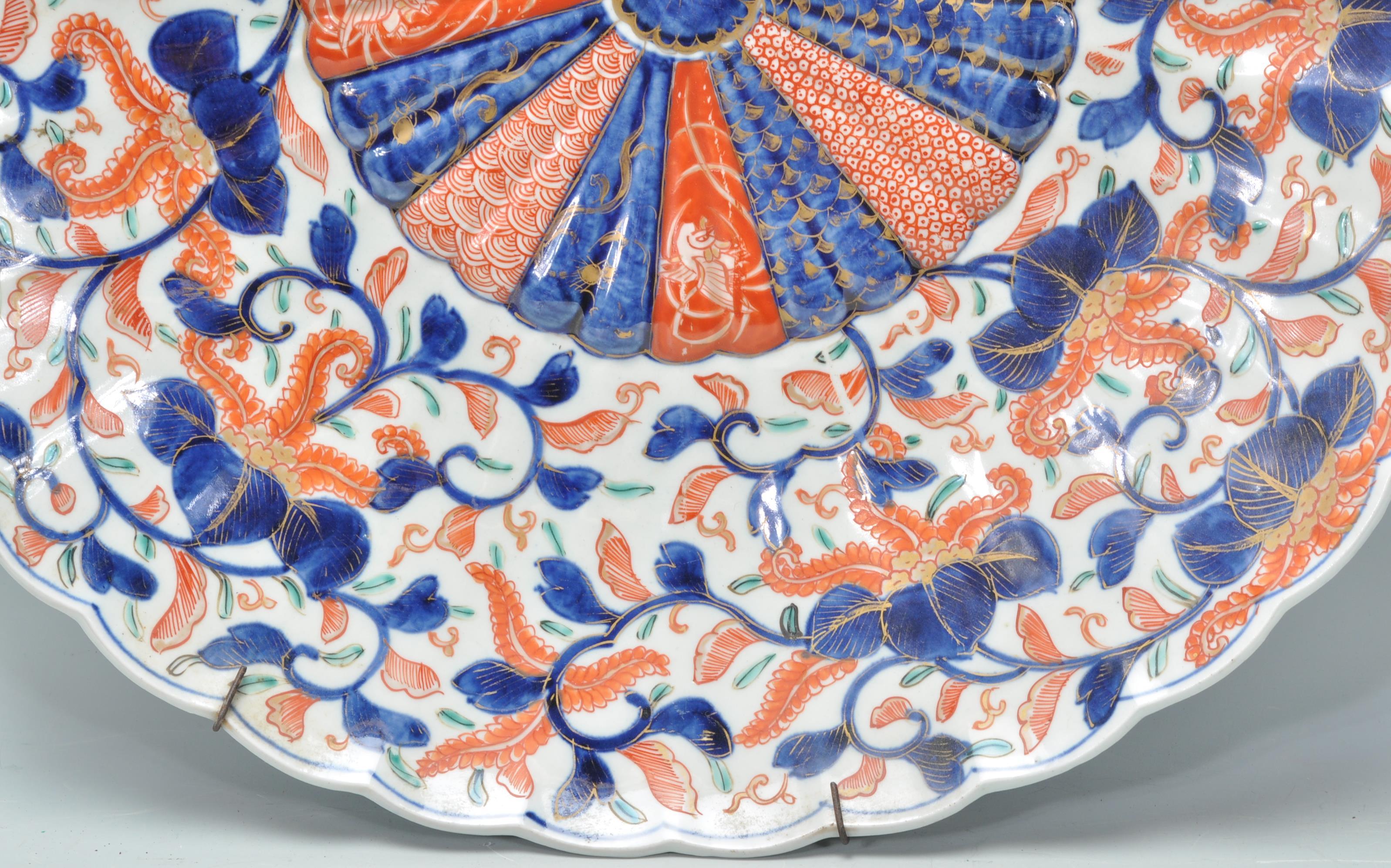 A 19th century Chinese Imari pattern wall charger of bowled form having geometric central swirl - Image 4 of 8