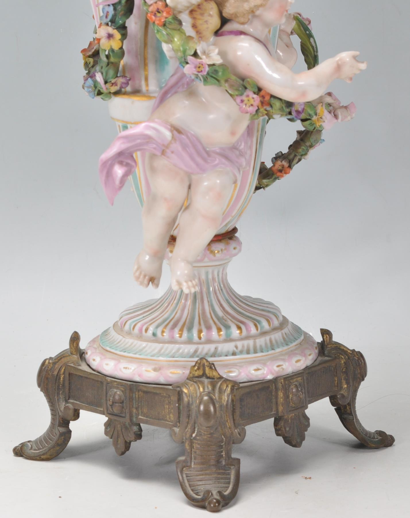 An antique German porcelain Dresden / Sitzendorf style oil lamp of large proportions, the body - Image 7 of 23