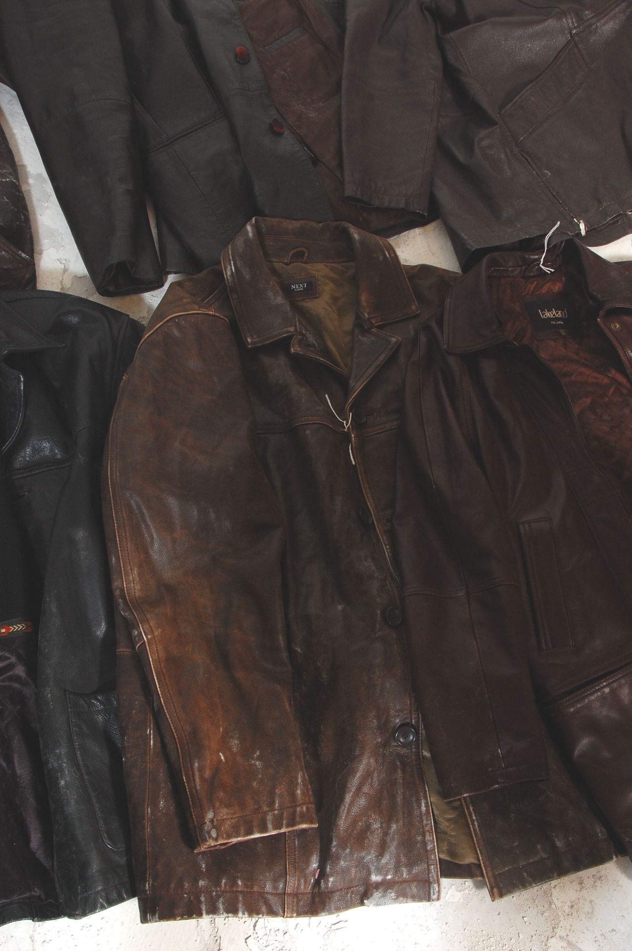 A good group of six gentlemens leather jackets / coats. Most bearing labels to include Milan - Bild 4 aus 6