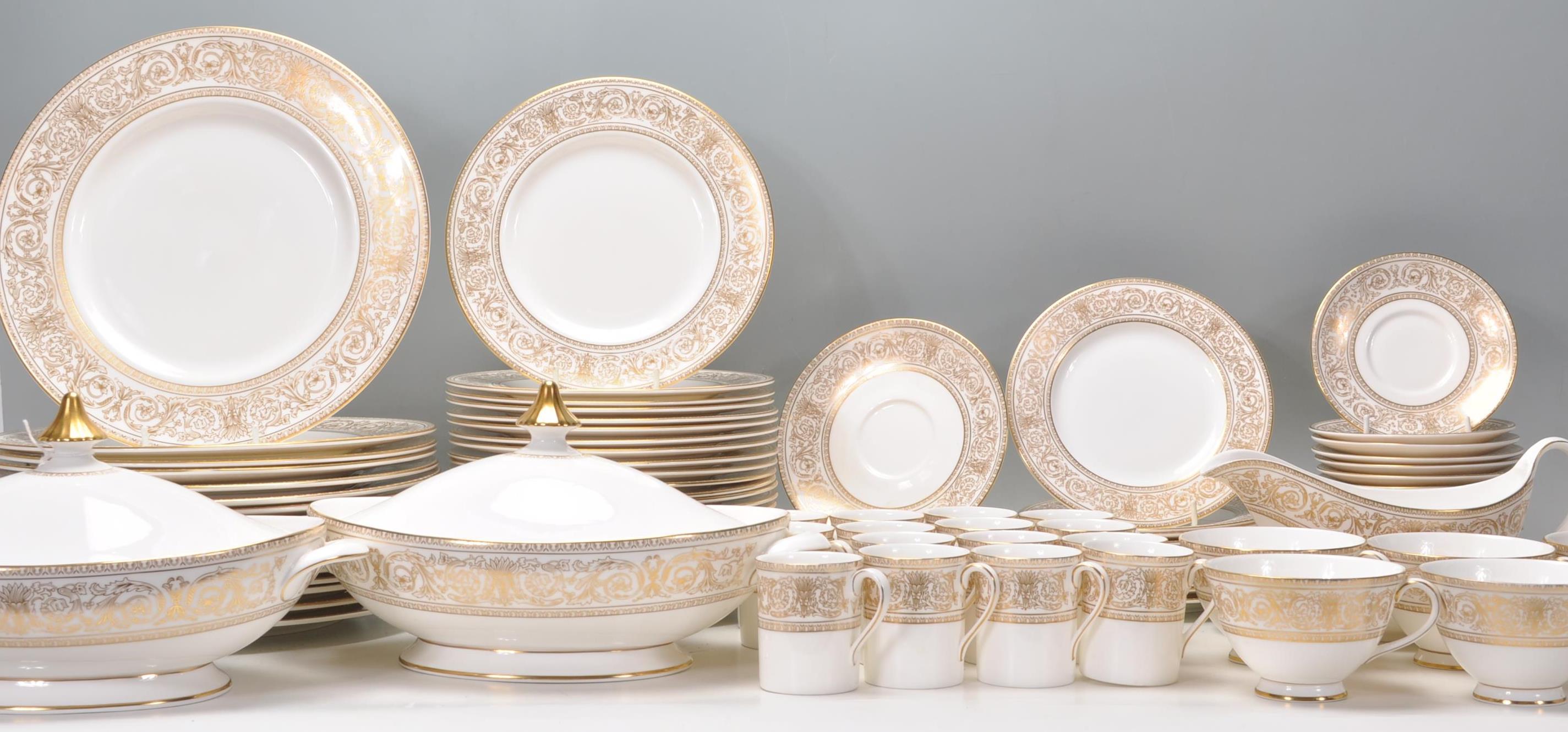 Royal Doulton Sovereign - A part Fine Bone China English dinner / coffee and tea service by Royal