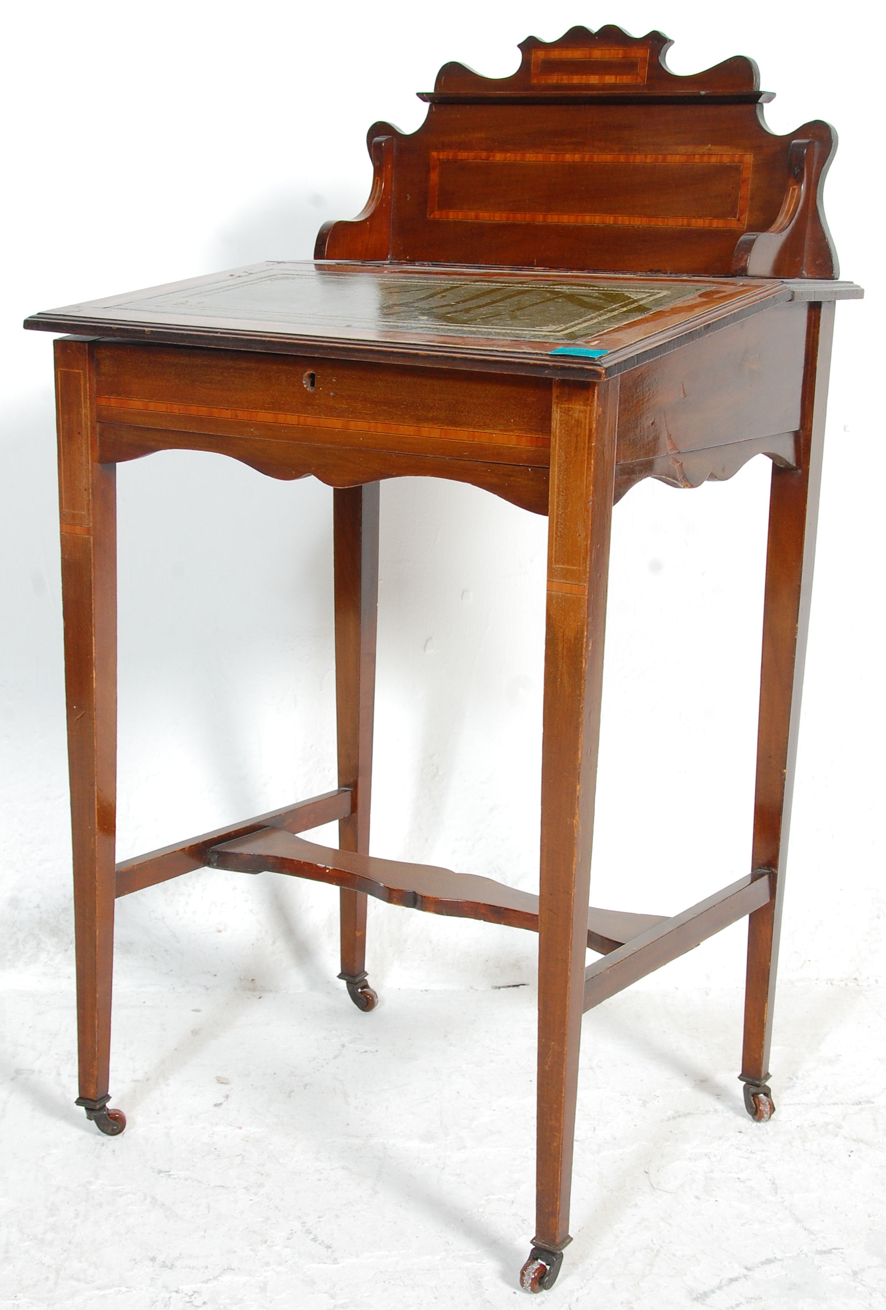 A late Victorian 19th Century mahogany ladies writing desk with satinwood crossbanded inlay. The