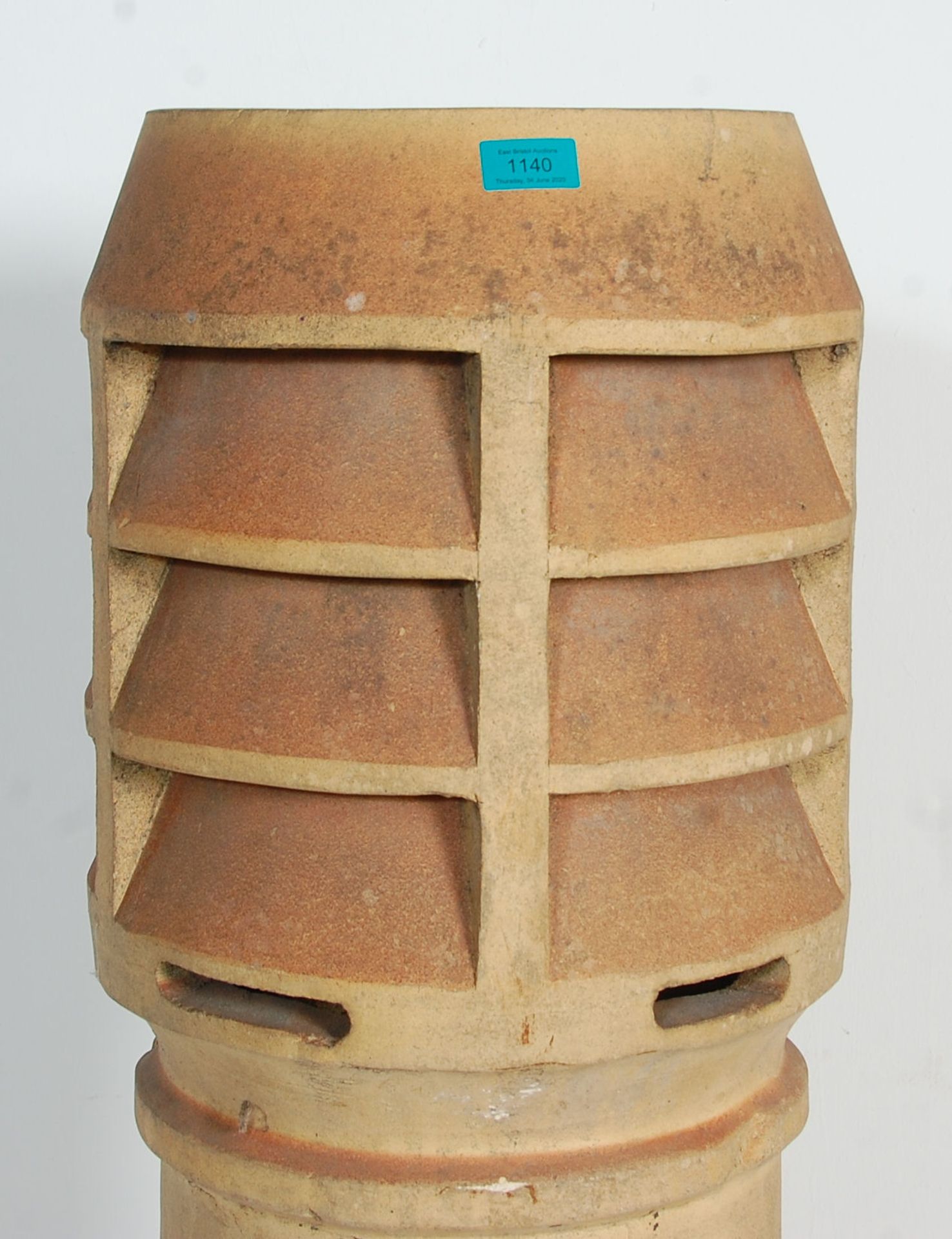 A large 19th Century Victorian chimney pot of cylindrical form. 150cm x 40cm x 40cm. - Bild 3 aus 7