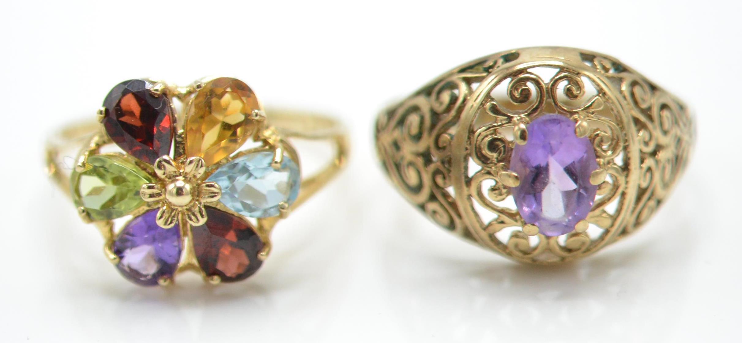 2 hallmarked 9ct gold and gem set rings. One having a gem set cluster, the other having an
