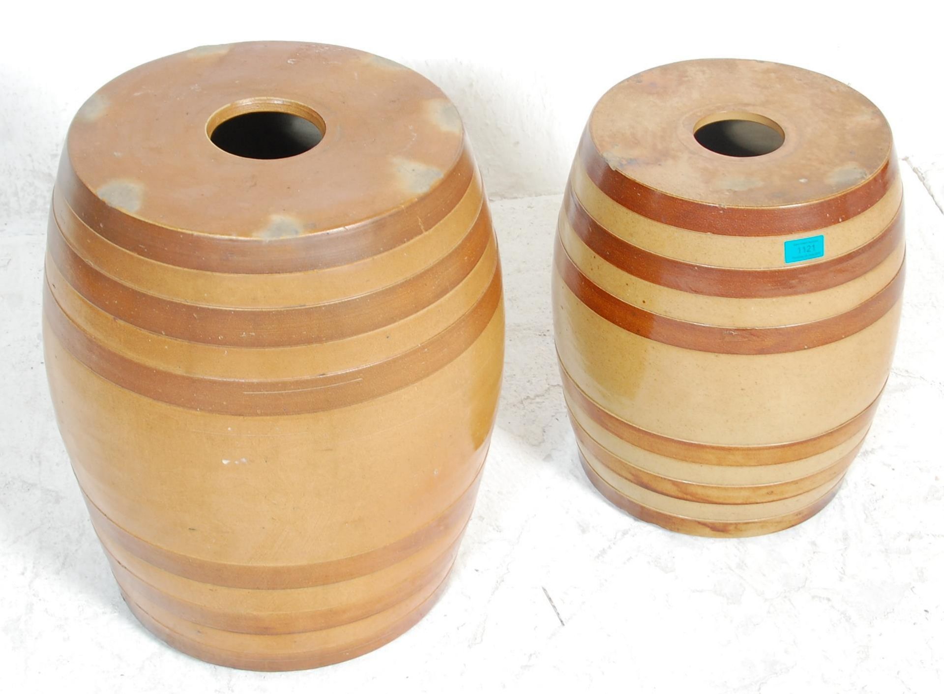 Two 19th Century Victoria antique stoneware wine barrels having brown glazed banded decoration. 50cm - Bild 2 aus 6