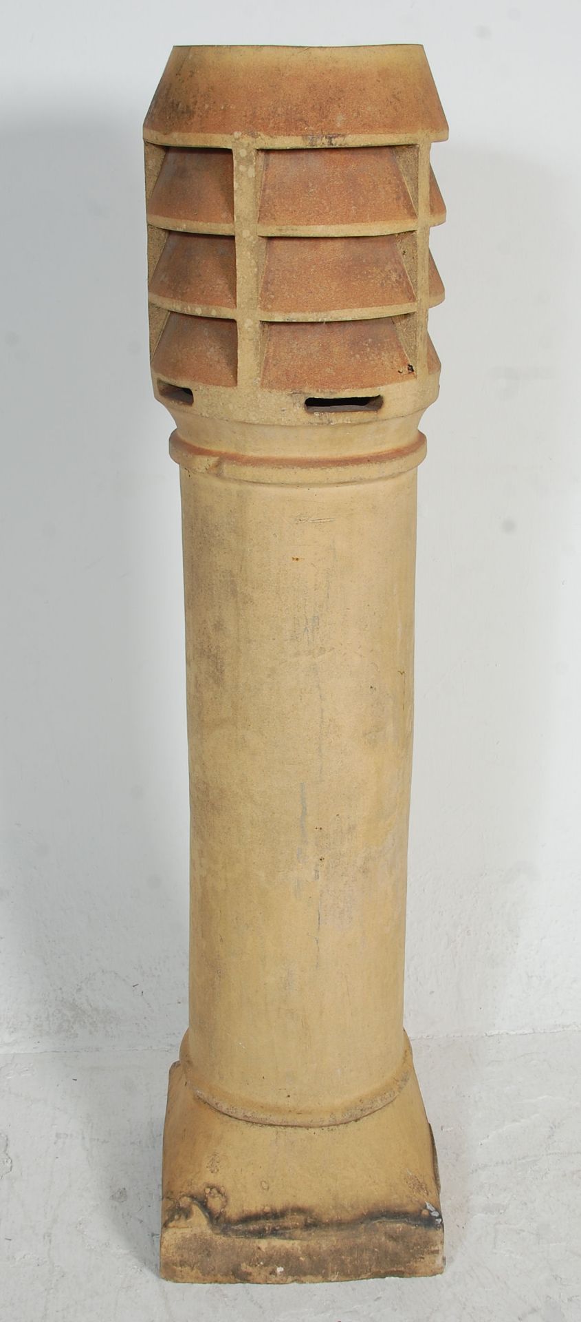 A large 19th Century Victorian chimney pot of cylindrical form. 150cm x 40cm x 40cm. - Bild 7 aus 7