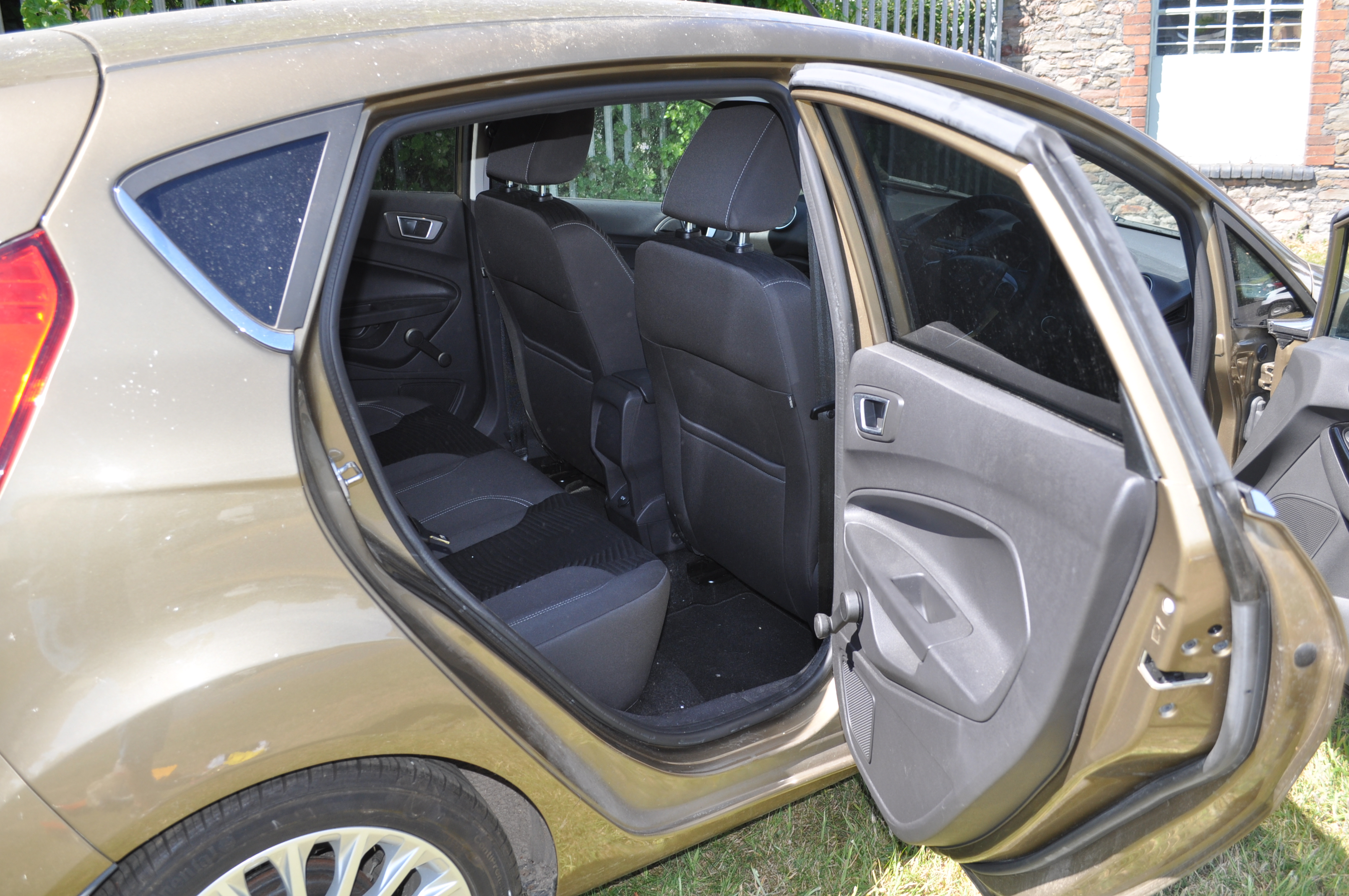 WR13 BJK - Ford Fiesta - Automatic - A 2013 Ford Fiesta in metallic gold, 1596cc, Titanium, petrol - Image 24 of 61