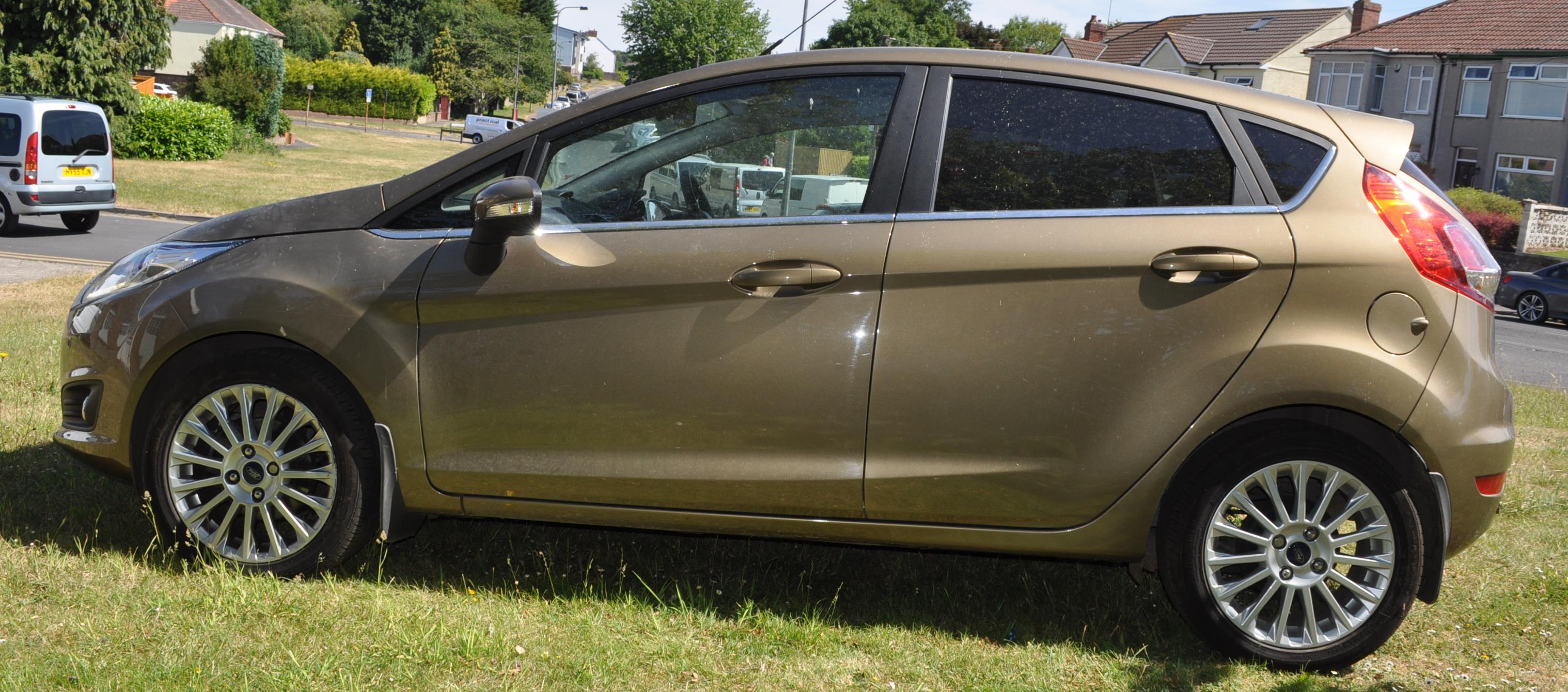 WR13 BJK - Ford Fiesta - Automatic - A 2013 Ford Fiesta in metallic gold, 1596cc, Titanium, petrol - Image 8 of 61