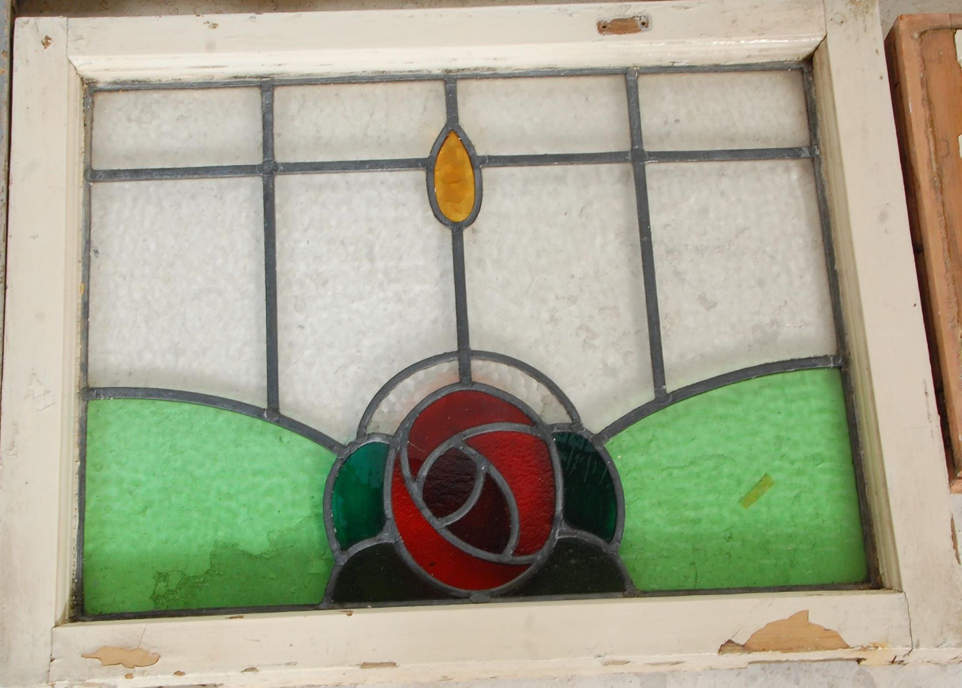 A good group of seven early 20th century vintage led lined stained glass windows set within window - Bild 4 aus 8