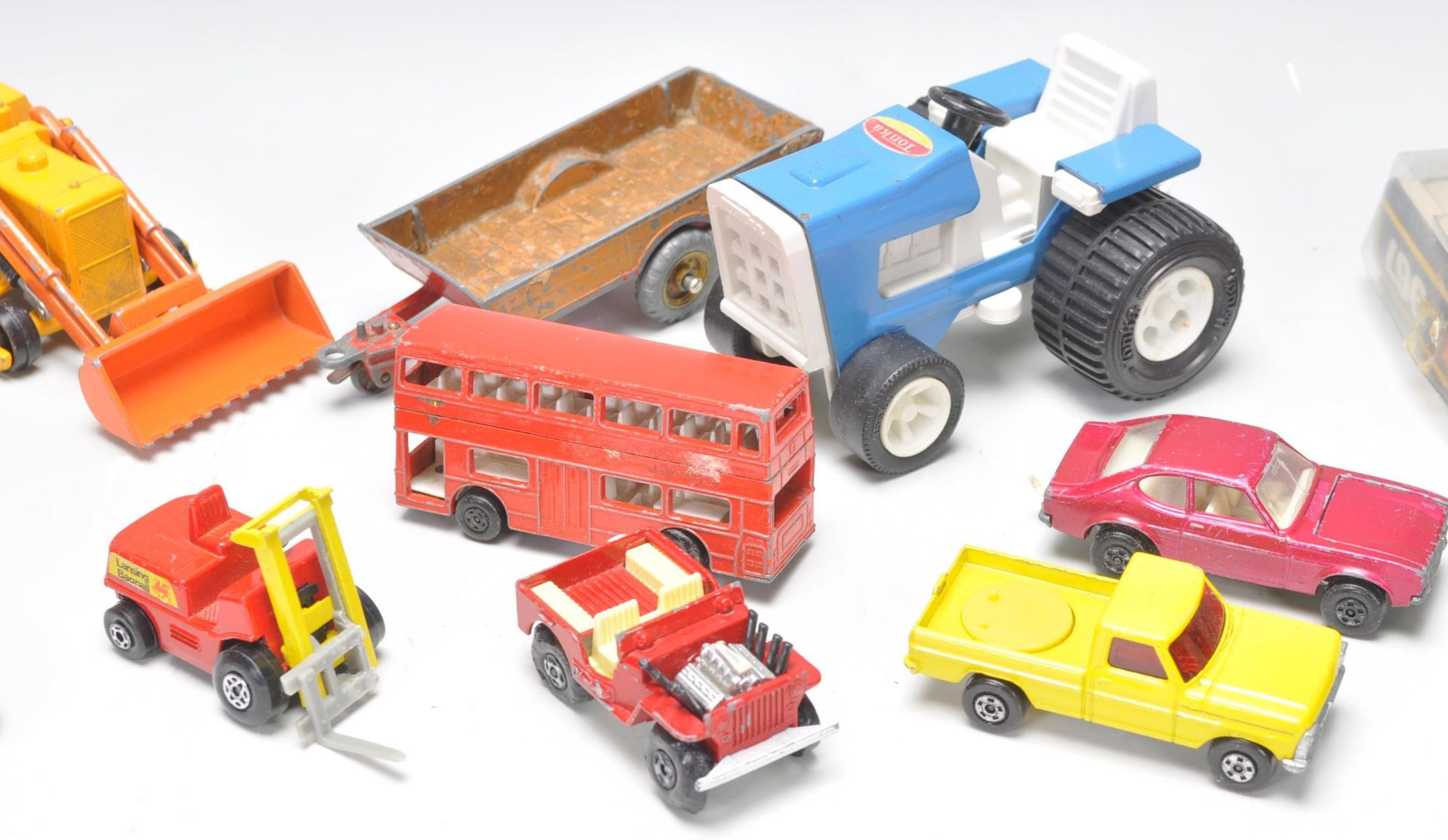 A collection of vintage diecast toy vehicles to include a Dinky 967 Muir Hill Loader and Trencher, - Bild 3 aus 4