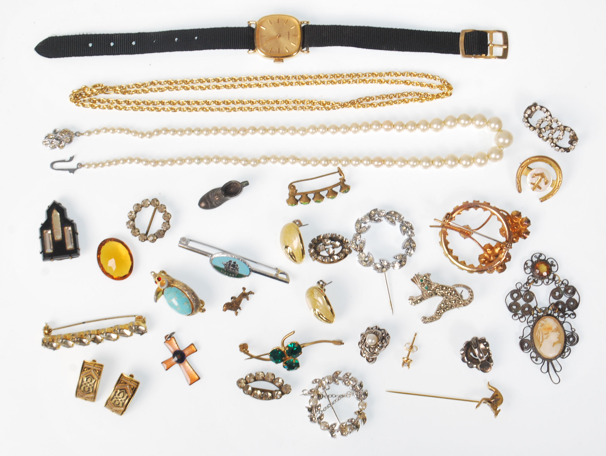 A good group of vintage jewellery to include an early include and early 20th Century cameo