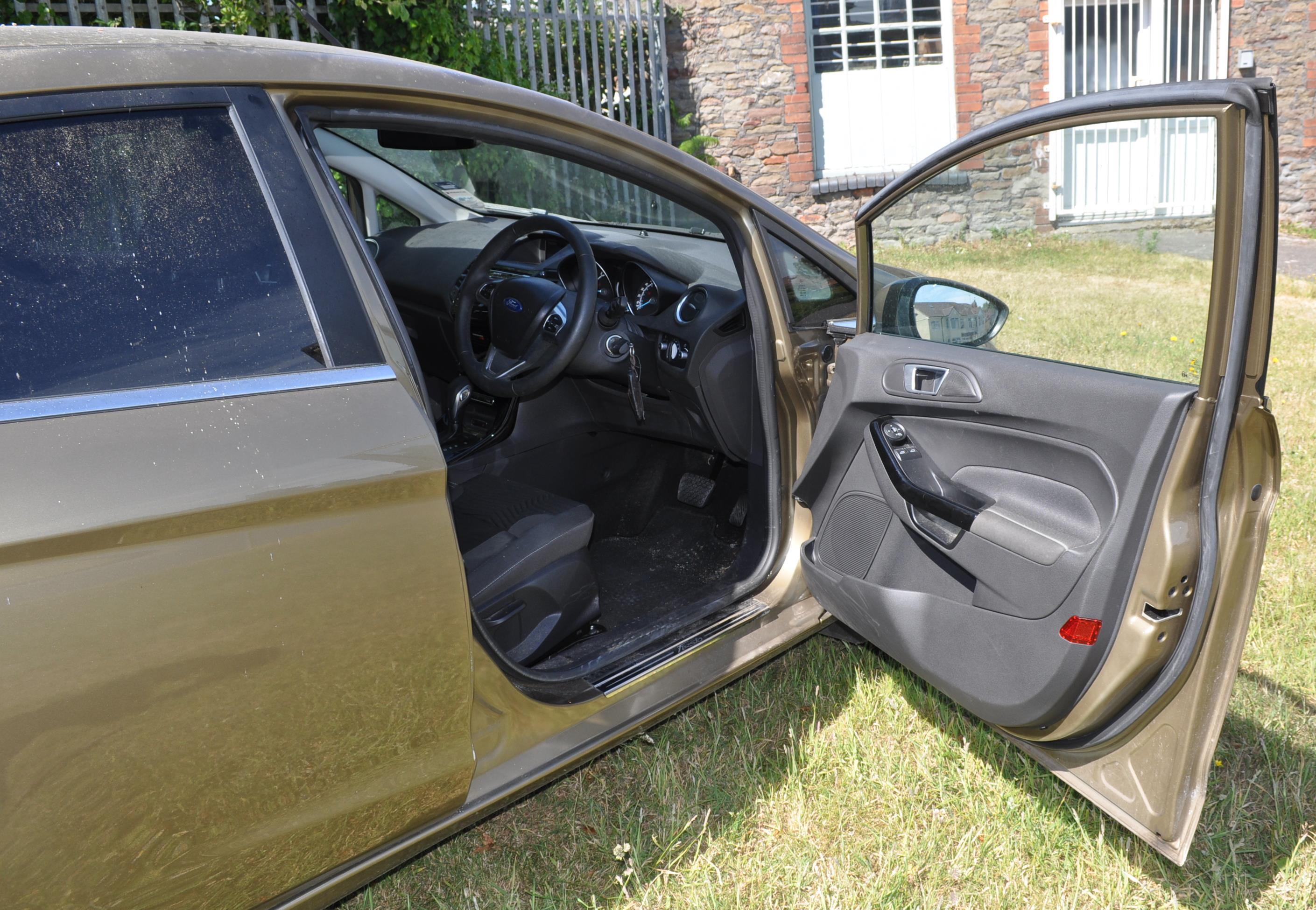 WR13 BJK - Ford Fiesta - Automatic - A 2013 Ford Fiesta in metallic gold, 1596cc, Titanium, petrol - Image 11 of 61