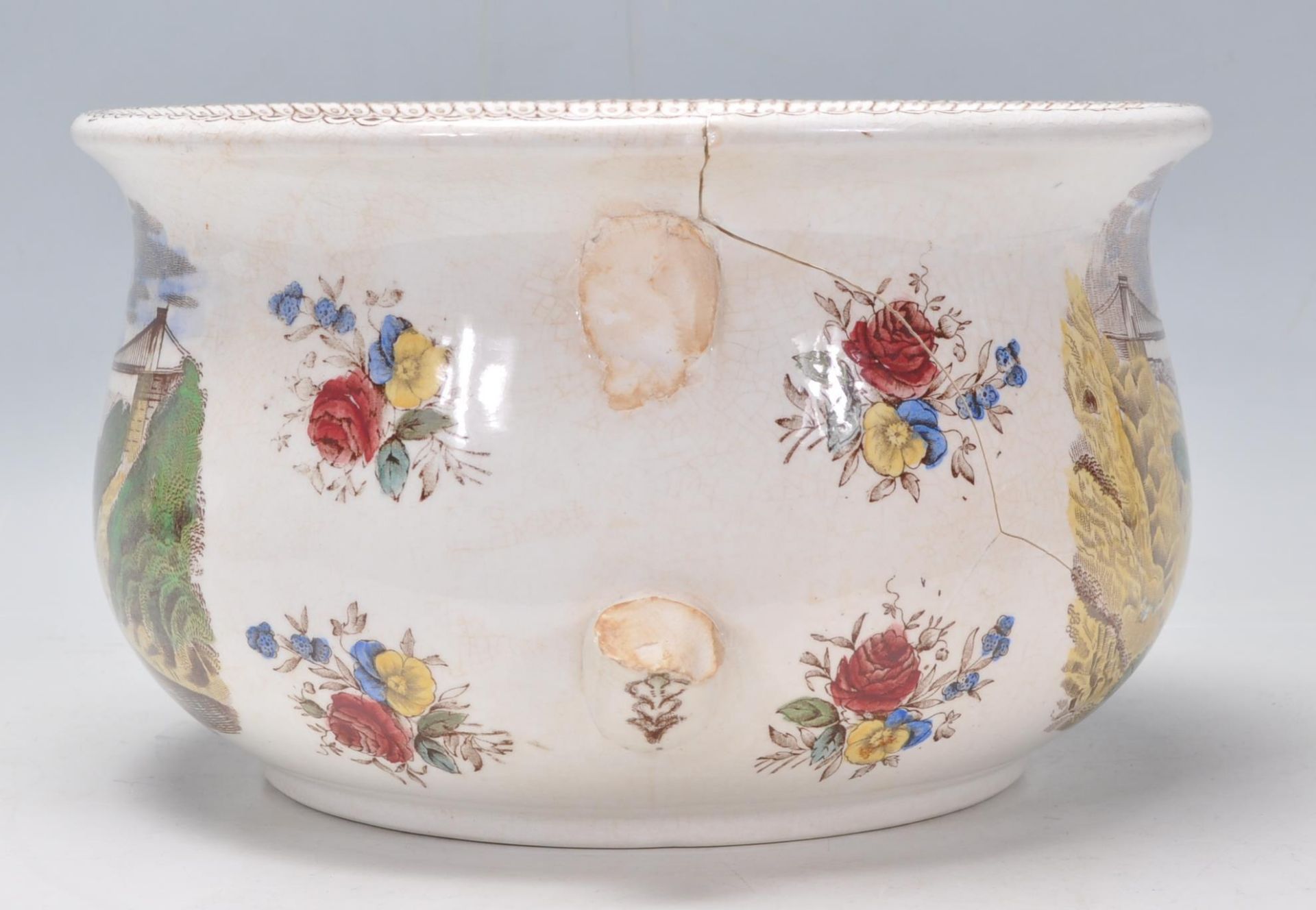 A 19th Century Victorian humorous pottery chamber pot. The interior decorated with two figures in - Bild 4 aus 7