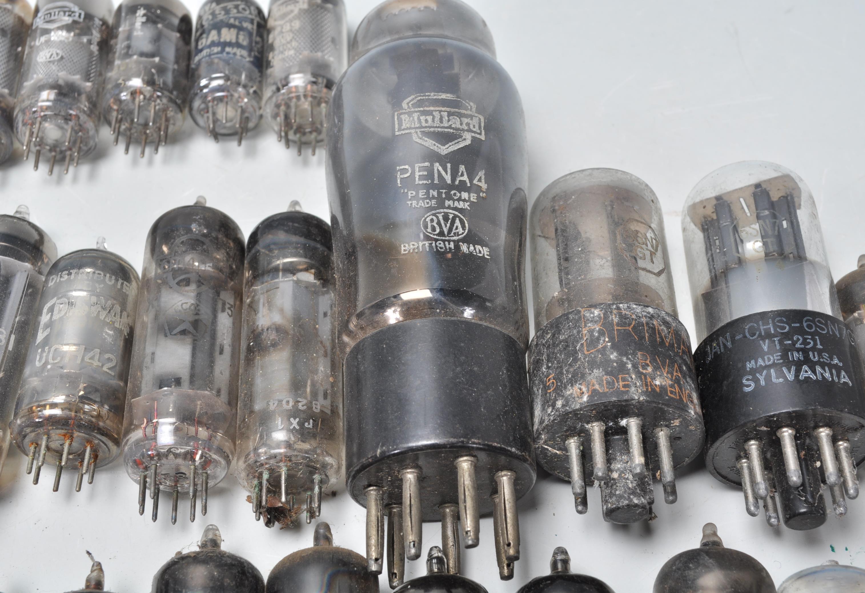 A collection of vintage mixed radio valves to include EC83, EZ81, Ediswate UCH42, Mullard EZ81 - Image 14 of 21