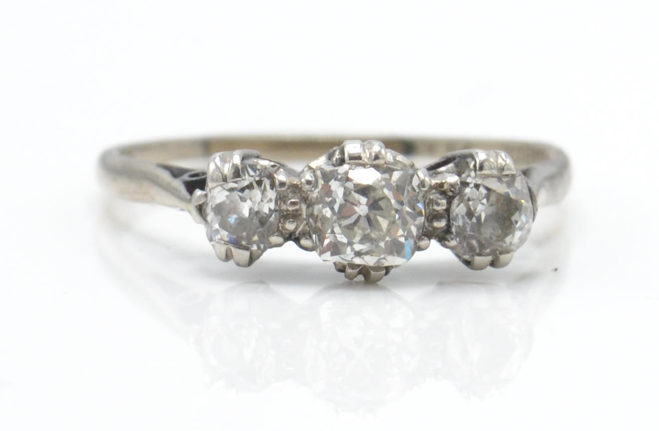 An 18ct white and platinum 3 stone ring. The ring