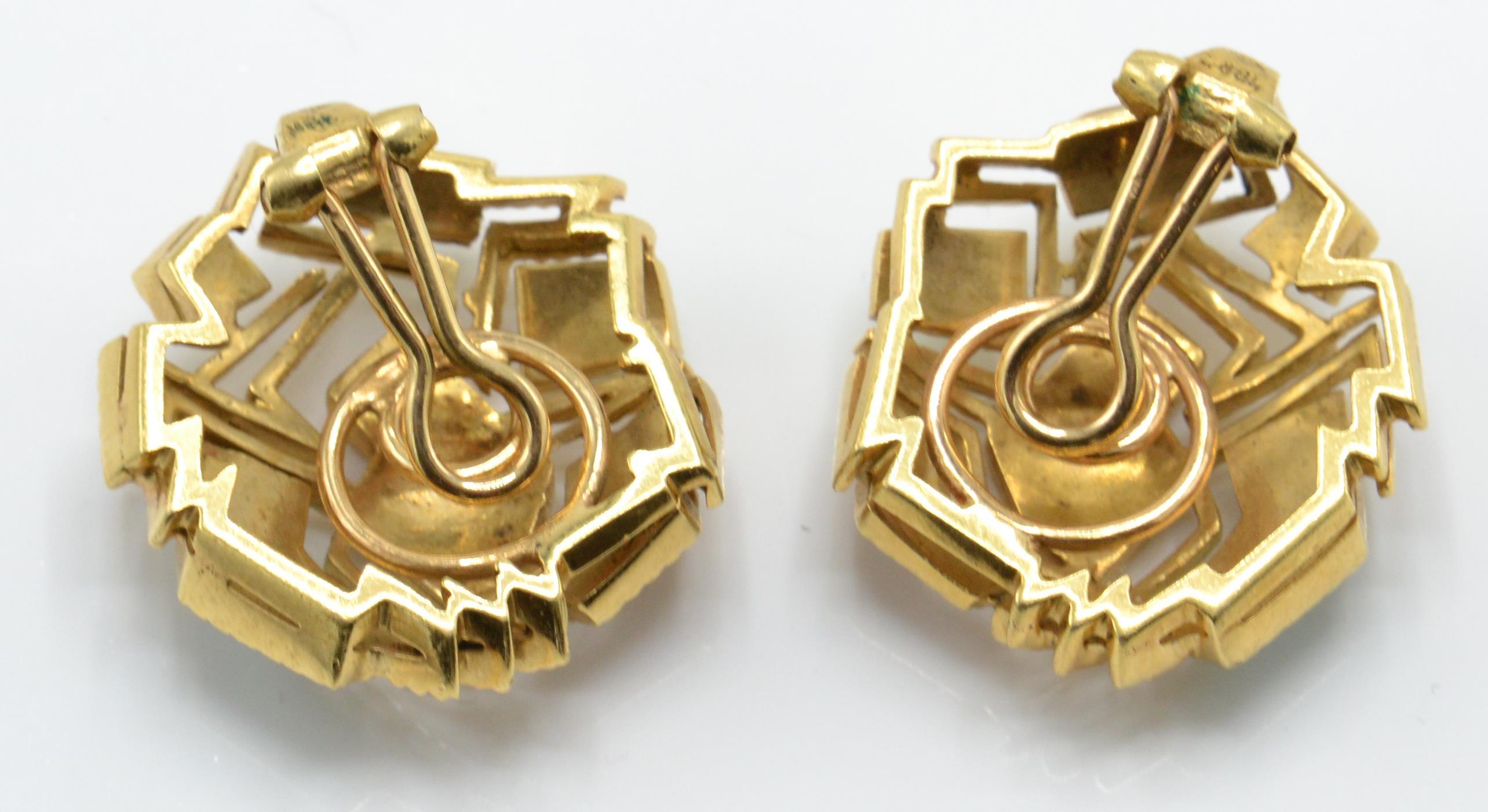 A pair of 18ct gold and enamel ear clips. The earr - Image 2 of 4