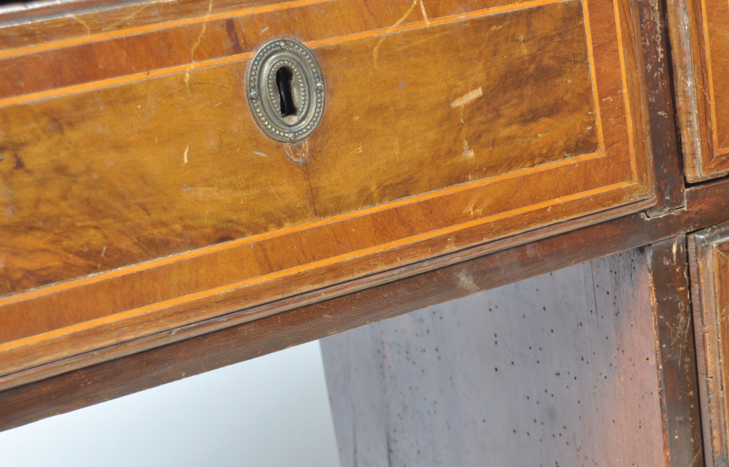 STUNNING 18TH CENTURY ITALIAN WALNUT KINGWOOD DESK - Image 6 of 6