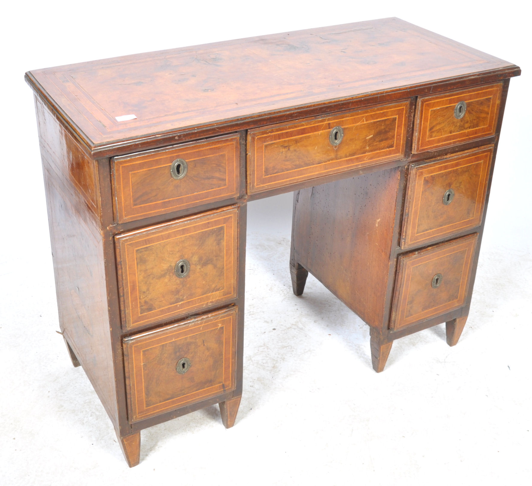 STUNNING 18TH CENTURY ITALIAN WALNUT KINGWOOD DESK - Image 2 of 6