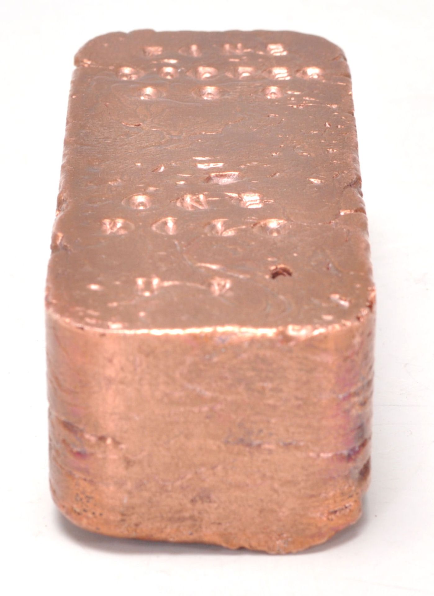 A copper bullion bar inscribed with " FINE COPPER .999 ONE KILO UK ". - Bild 6 aus 6