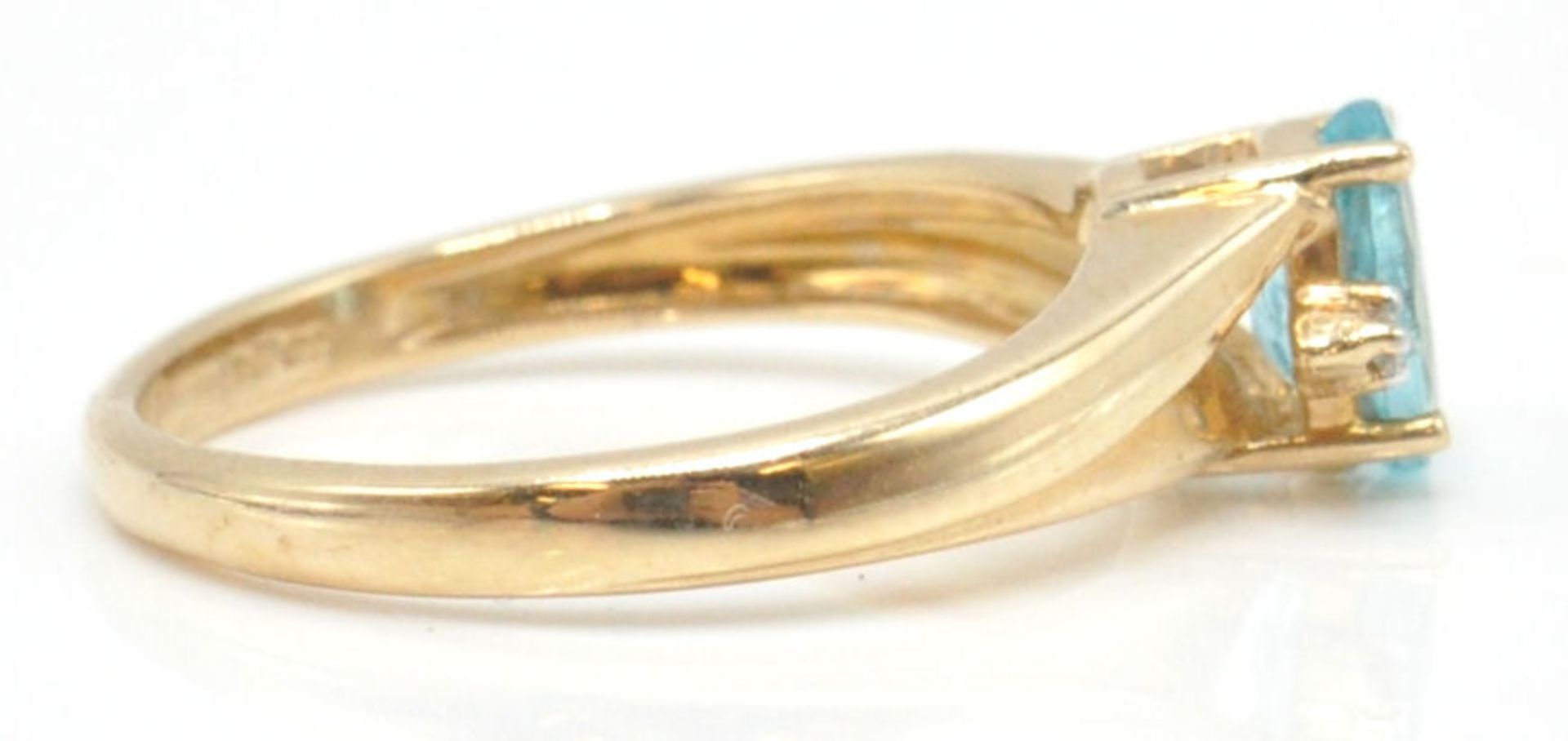 2 9ct gold hallmarked rings. To include a topaz and diamond ring in shaped prong setting - Bild 11 aus 16