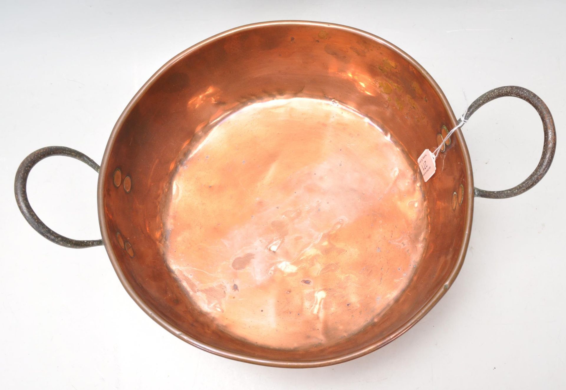 A good late 19th Century Victorian copper jam pot having iron handles. - Bild 3 aus 7