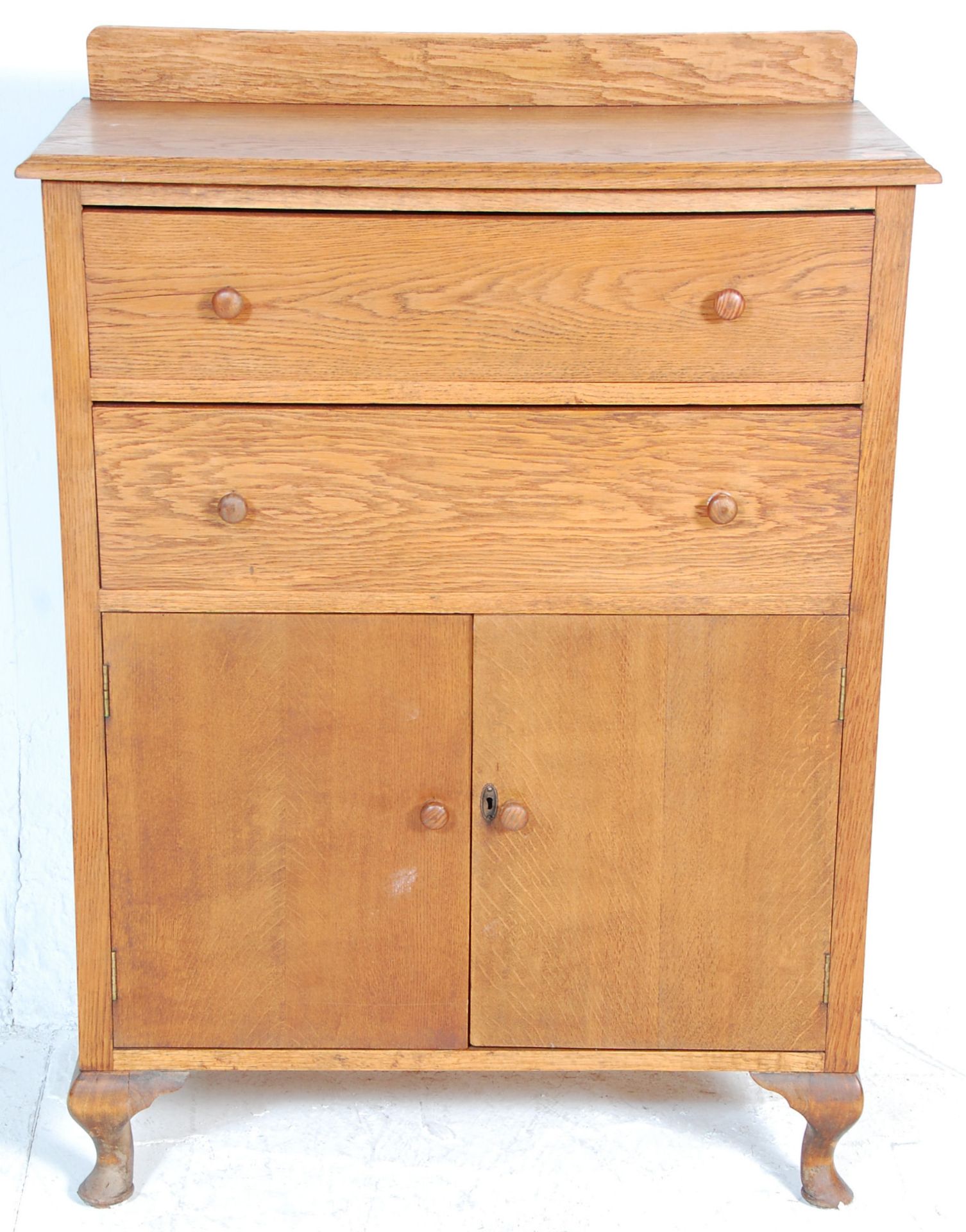 A early 20th Century oak tallboy chest of drawers - linen cupboard. The tallboy having two drawers - Bild 2 aus 7