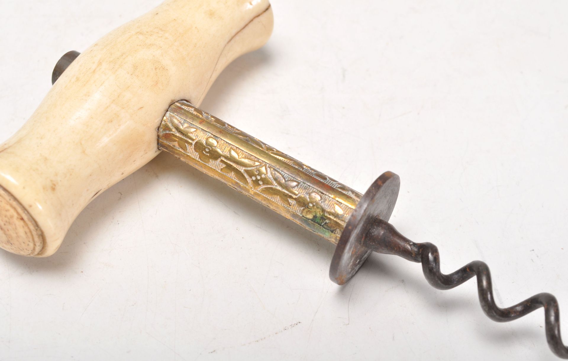 A 19th Century antique bone handled corkscrew havi - Image 3 of 7