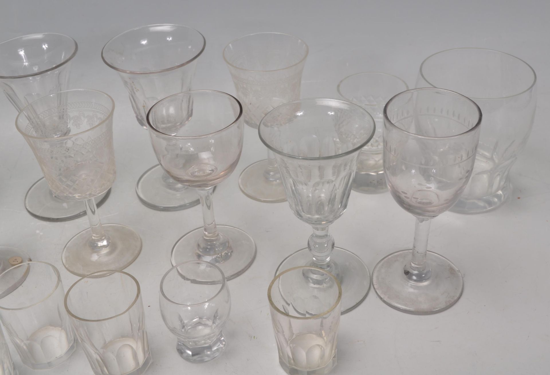 A good group of Antique drinking glasses dating fr - Bild 5 aus 7