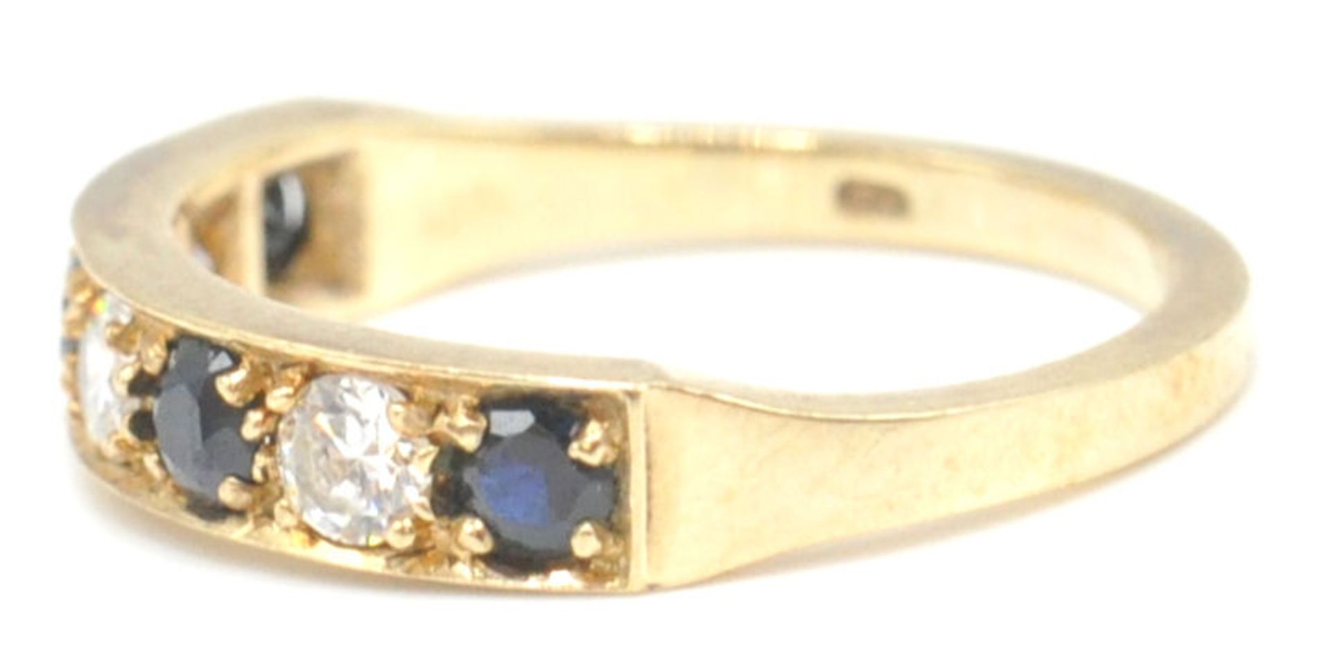 2 9ct gold hallmarked rings. To include a 9ct Birmingham hallmarked emerald and half pearl ring - Bild 13 aus 16