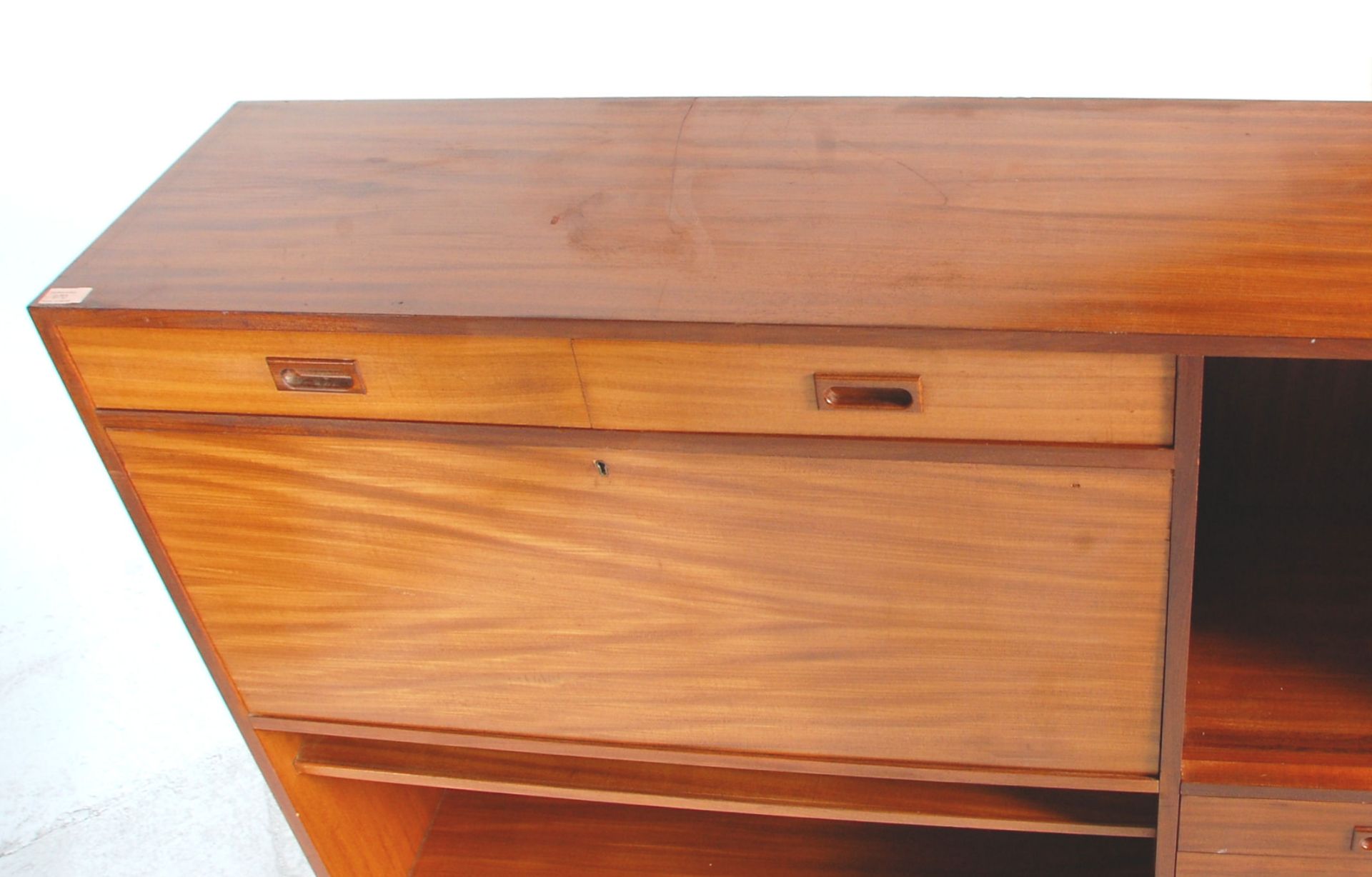 A brilliant mid 20th Century retro teak wood bureau desk / bookcase having two drawers above a - Bild 6 aus 7