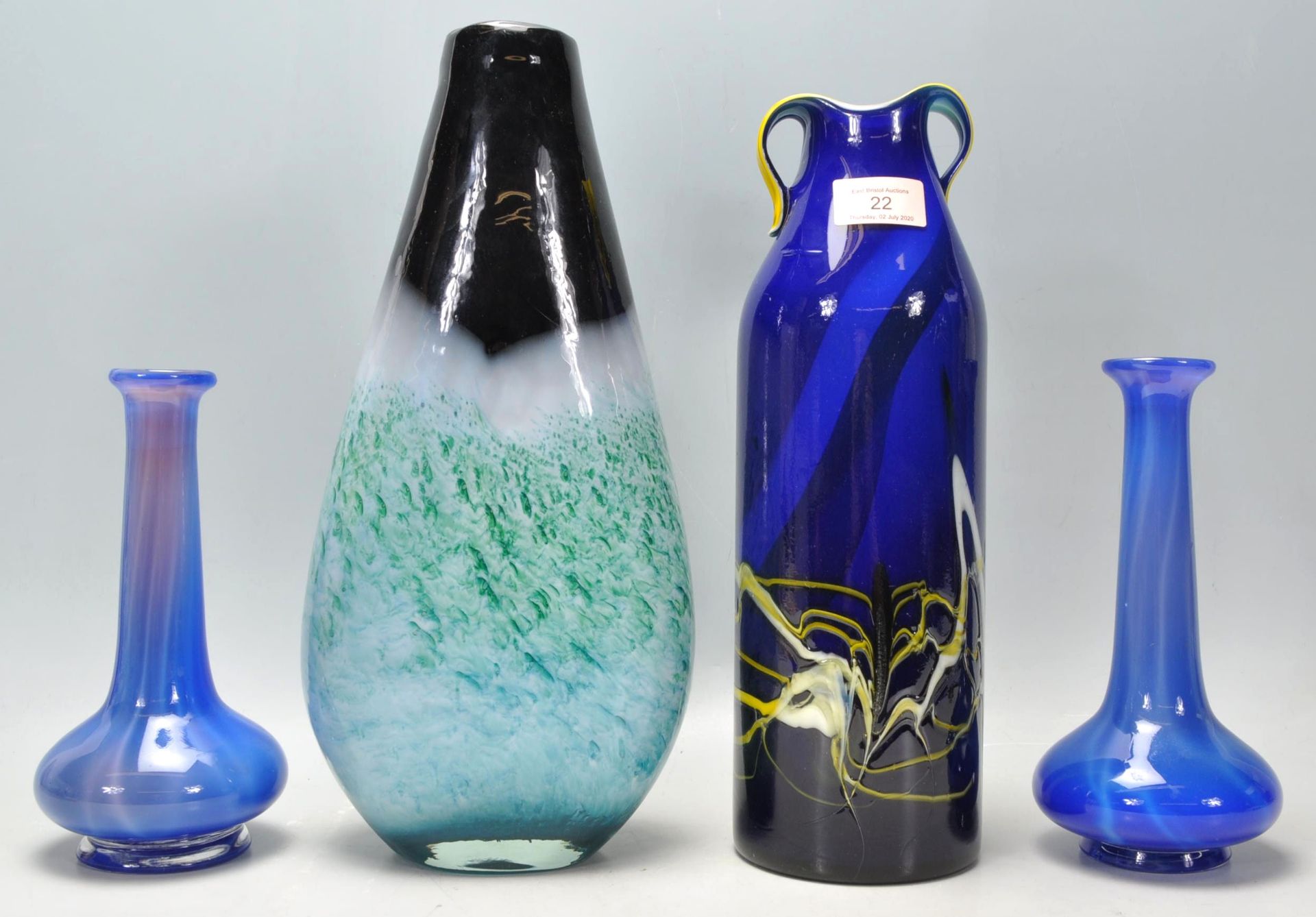 A selection of vintage retro studio art glass to include a blue and yellow cased glass vase with - Bild 2 aus 7