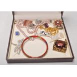 A group of vintage costume jewellery to include a silver horse and jockey brooch, a pair of