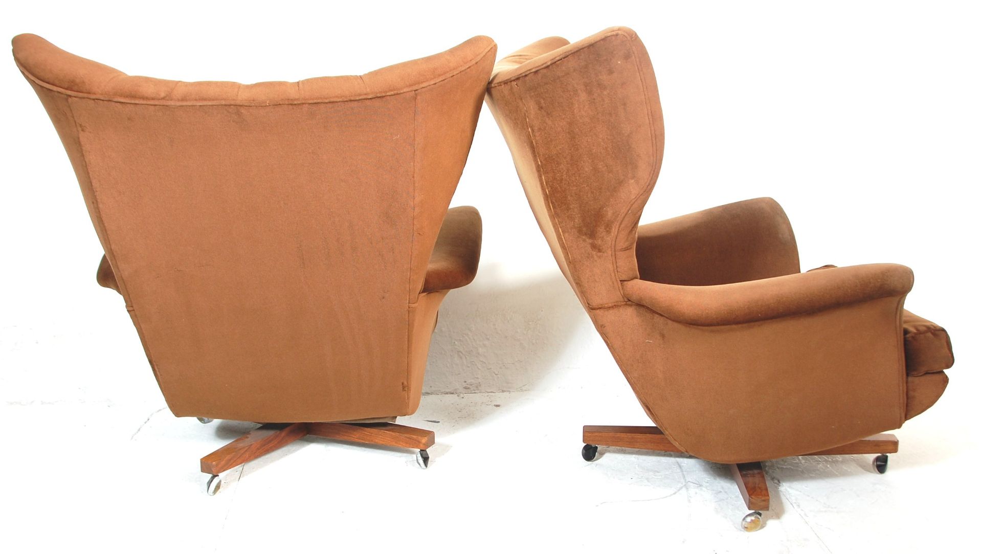 G-Plan - Model 6250 -  A rare his and hers pair of mid 20th century circa 1967 G-Plan 6250 swivel - Bild 6 aus 6