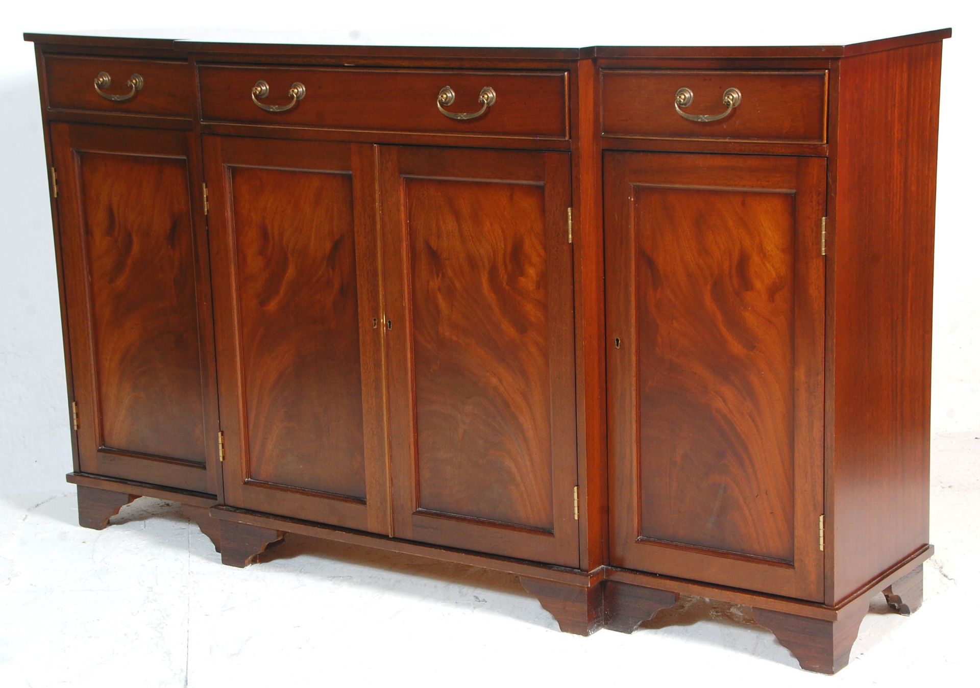 A Georgian revival small mahogany tallboy chest of drawers raised on bracket feet with a series of - Bild 11 aus 12