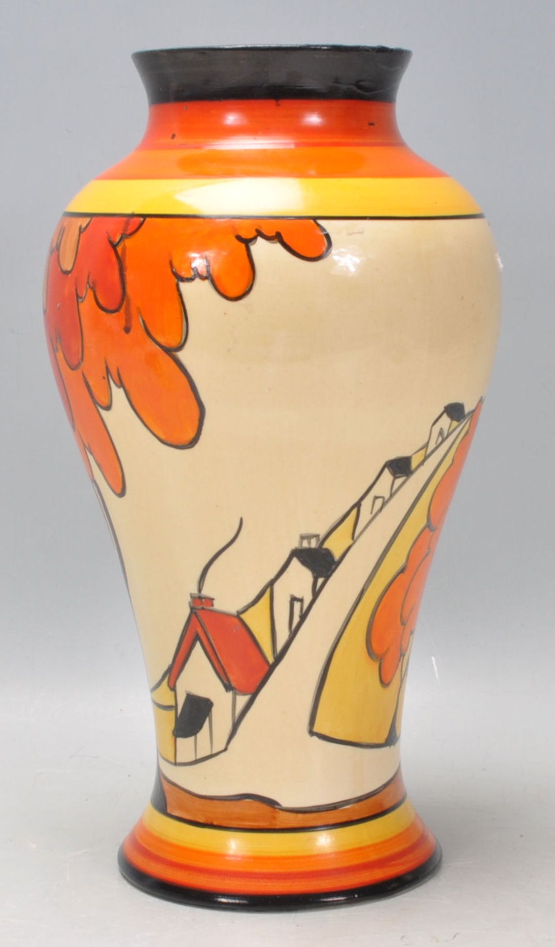 Clarice Cliff- House and Bridge - A 1930's Clarice Cliff Fantasque baluster vase hand painted with a - Bild 4 aus 9