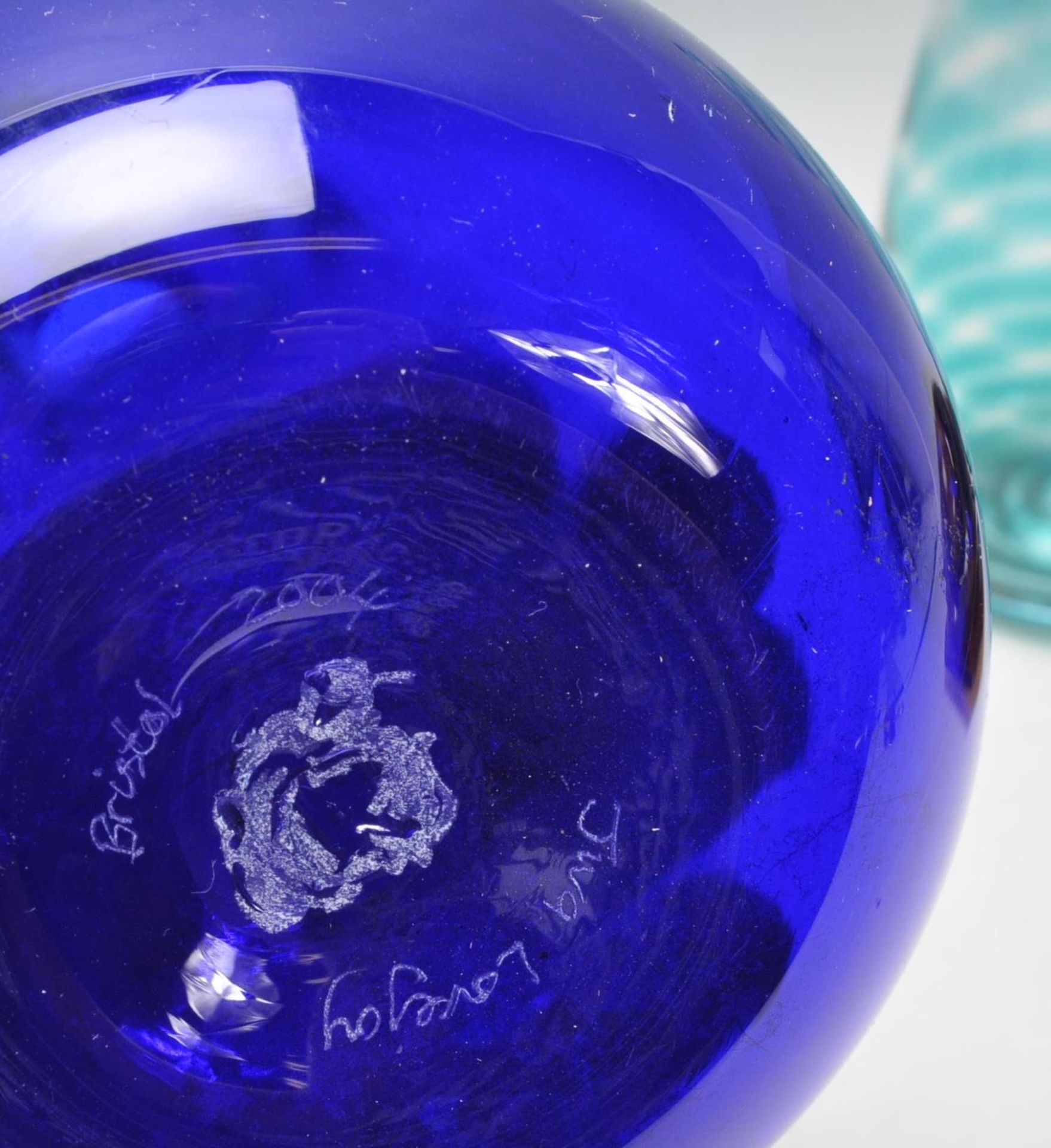 A Collection of retro vintage 20th Century studio art glass to include a Mdina blue swirl glass vase - Bild 8 aus 12