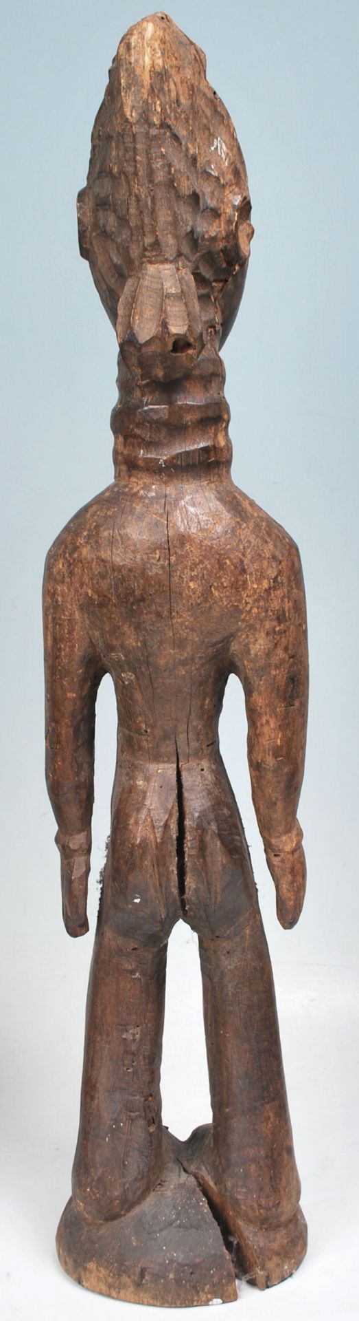 A carved African tribal wood fertility figure having a ringed neck and extended belly button, with - Bild 5 aus 8