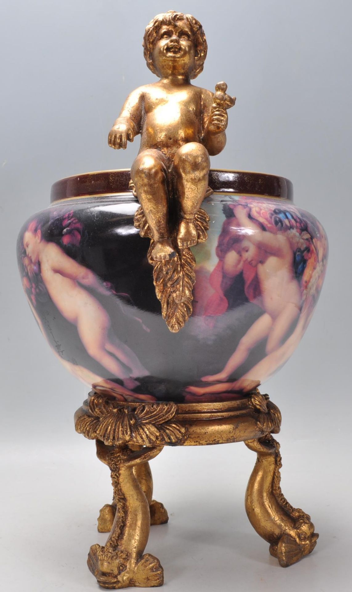 A 20th Century German porcelain jardiniere planter having gilt Maltese dolphin supports with shell - Bild 4 aus 7