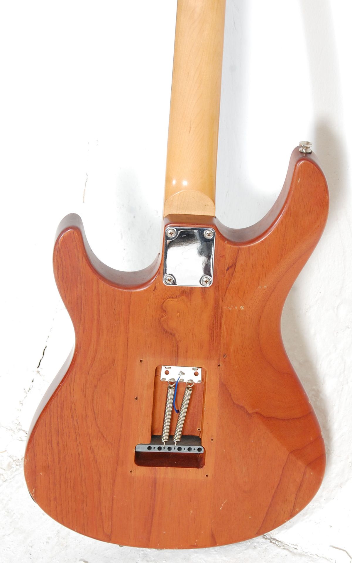 A good six string Fender Stratocaster style electr - Bild 5 aus 6