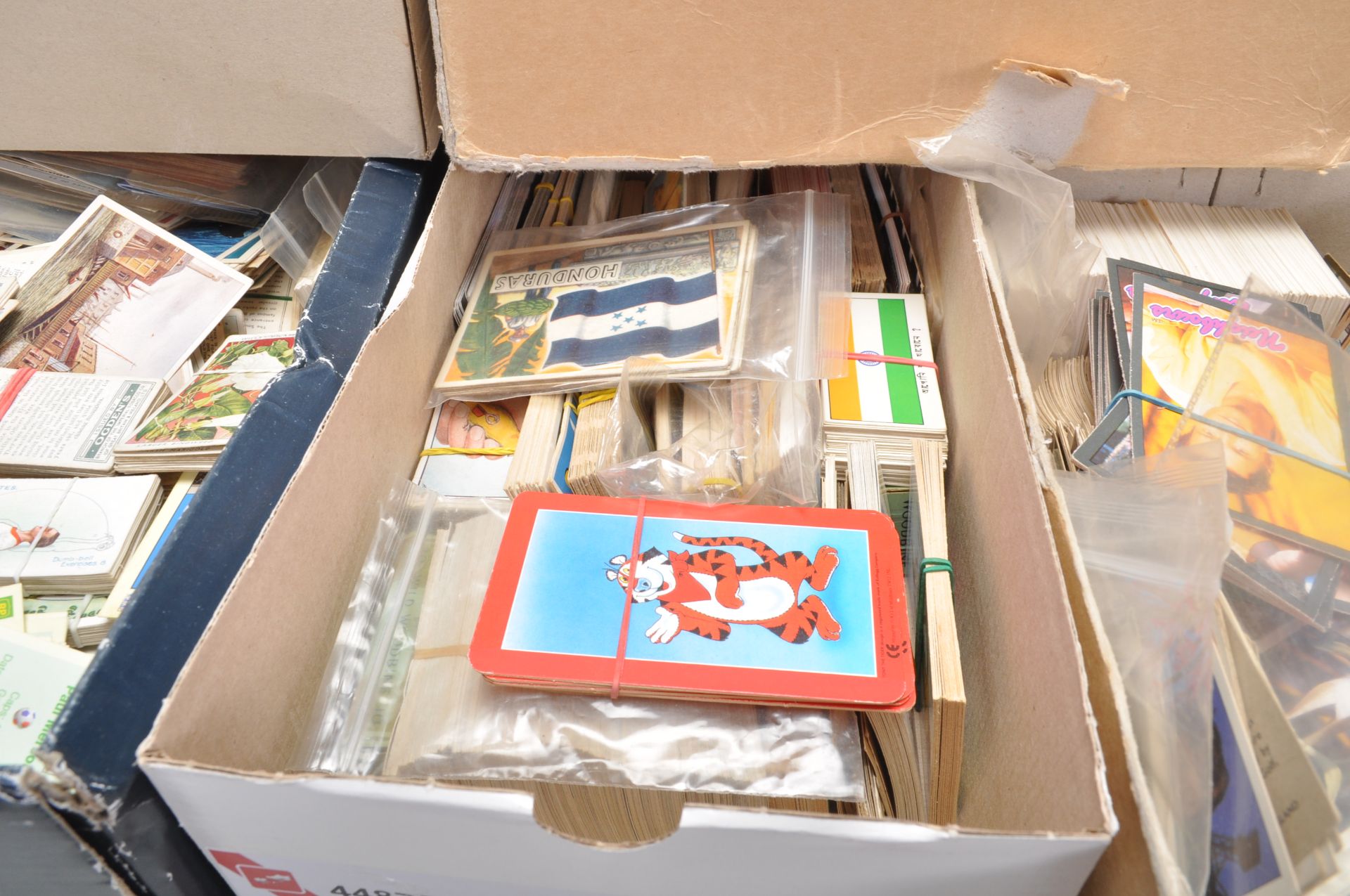 CIGARETTE CARDS, Trade cards etc. Massive accumulation in eleven shoeboxes, quantity of albums (both - Bild 2 aus 7