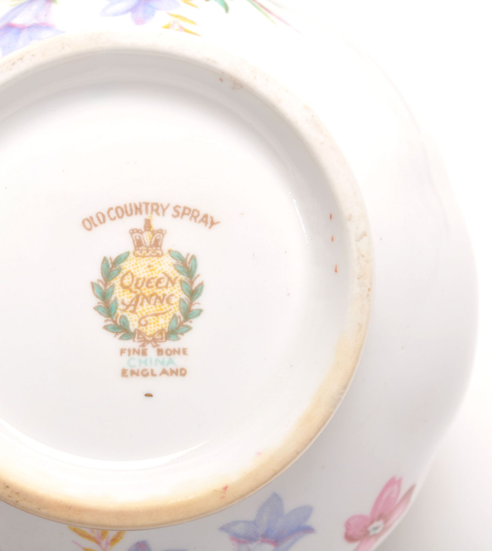 A Fine Bone China English tea service by Queen Anne China in the Old Country Spray pattern having - Bild 15 aus 15