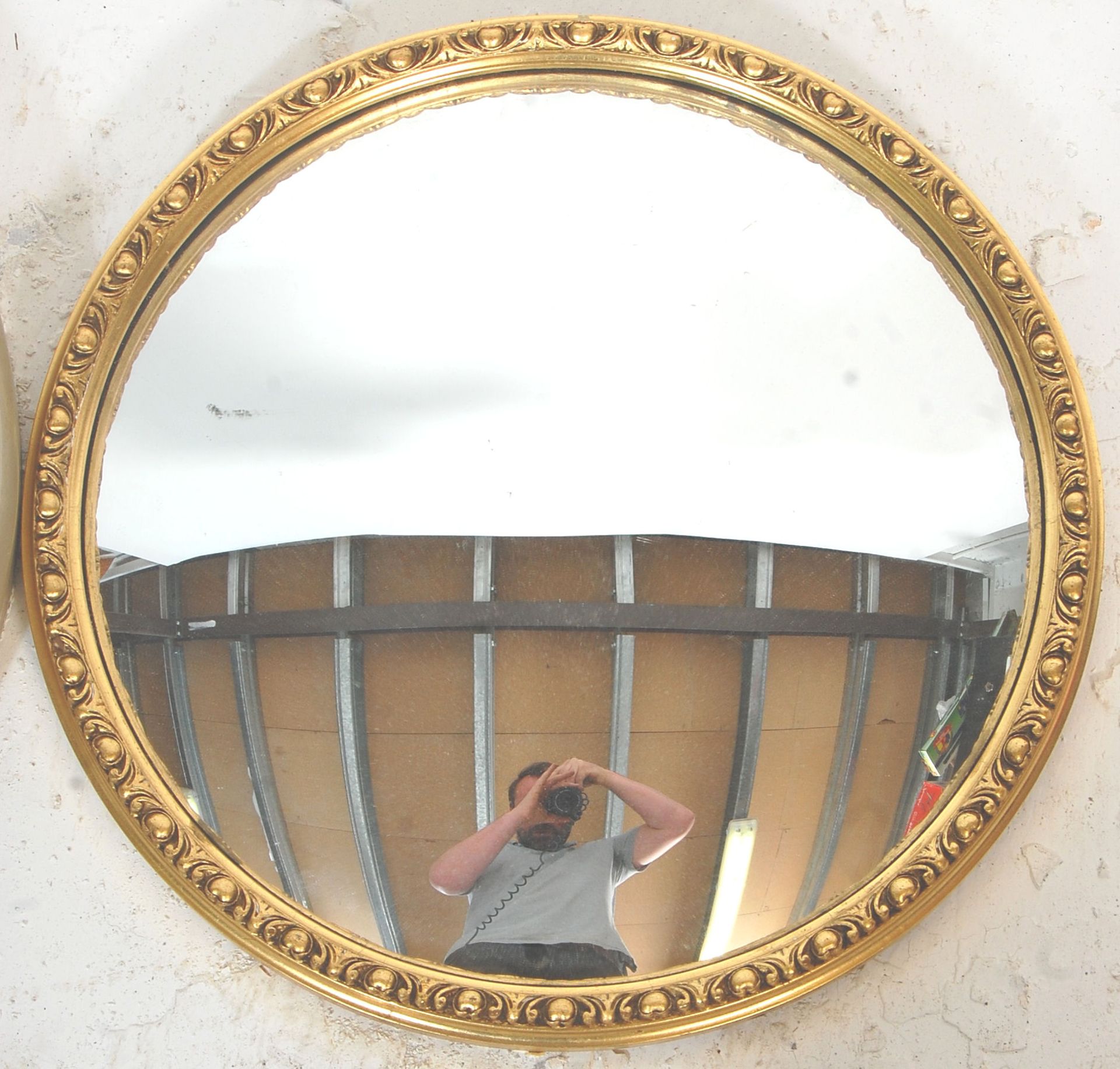 A vintage retro mid 20th Century wall mirror of round form having a ceramic cream coloured famed - Bild 3 aus 4