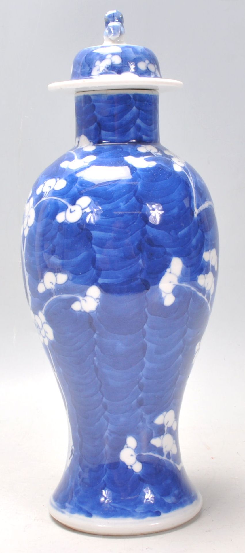A late 19th Century Chinese blue and white baluster vase hand painted in the prunus pattern, - Bild 4 aus 8