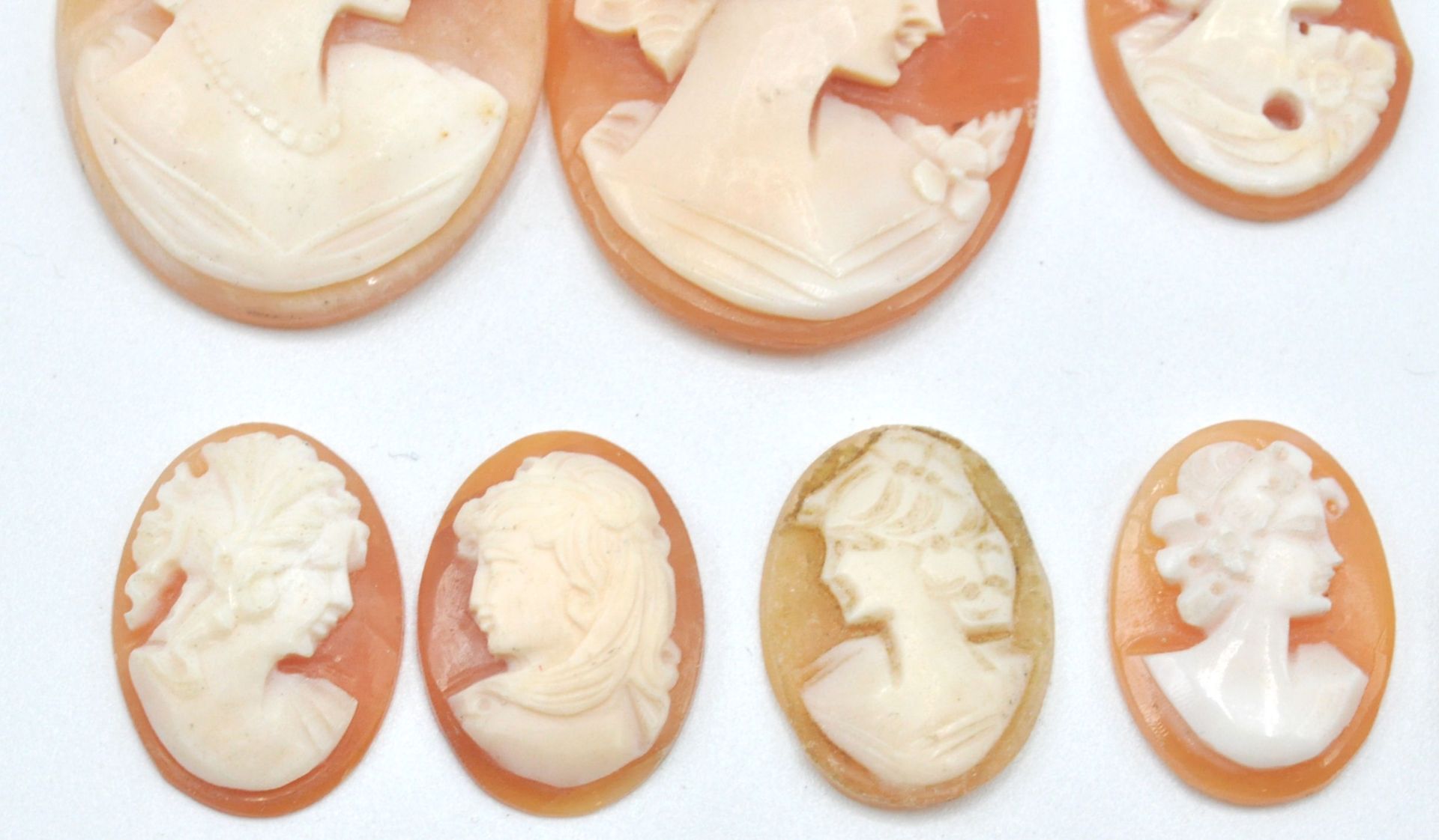 A collection of carved shell cameos dating from the 19th and 20th century. To include female - Bild 2 aus 8