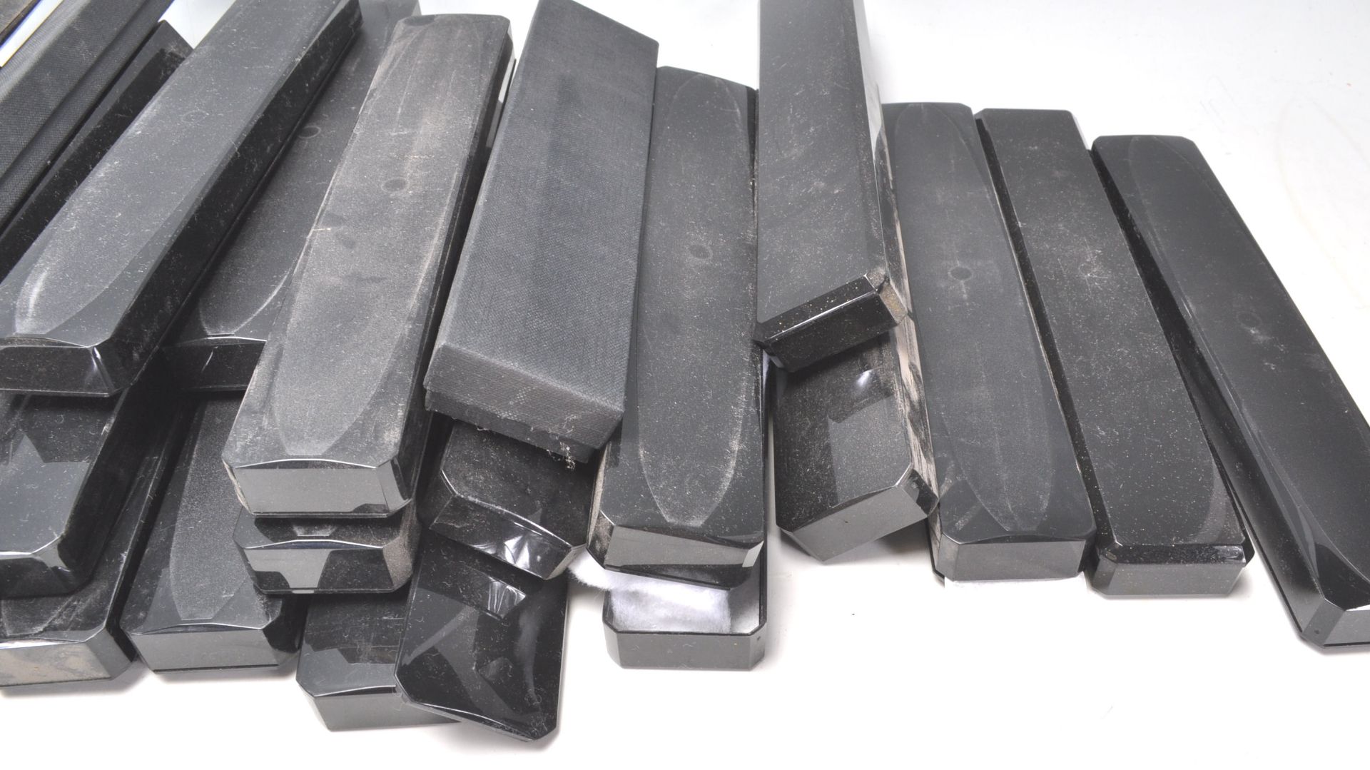 A collection of 35 black plastic necklace cases of rectangular form all containing cushioning - Bild 5 aus 7