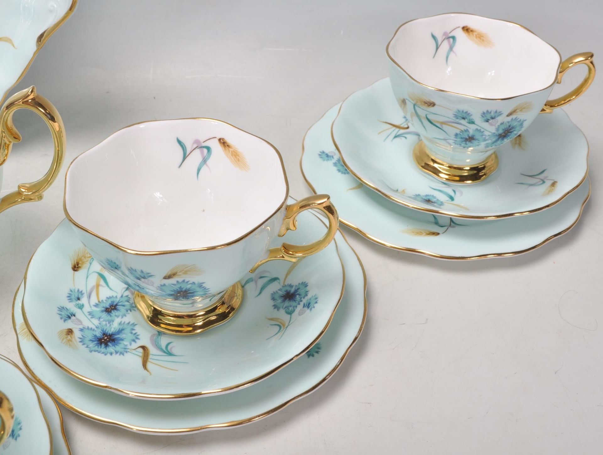 An vintage 20th Century Royal Albert fine bone china tea service all decorated in floral sprays - Bild 5 aus 10