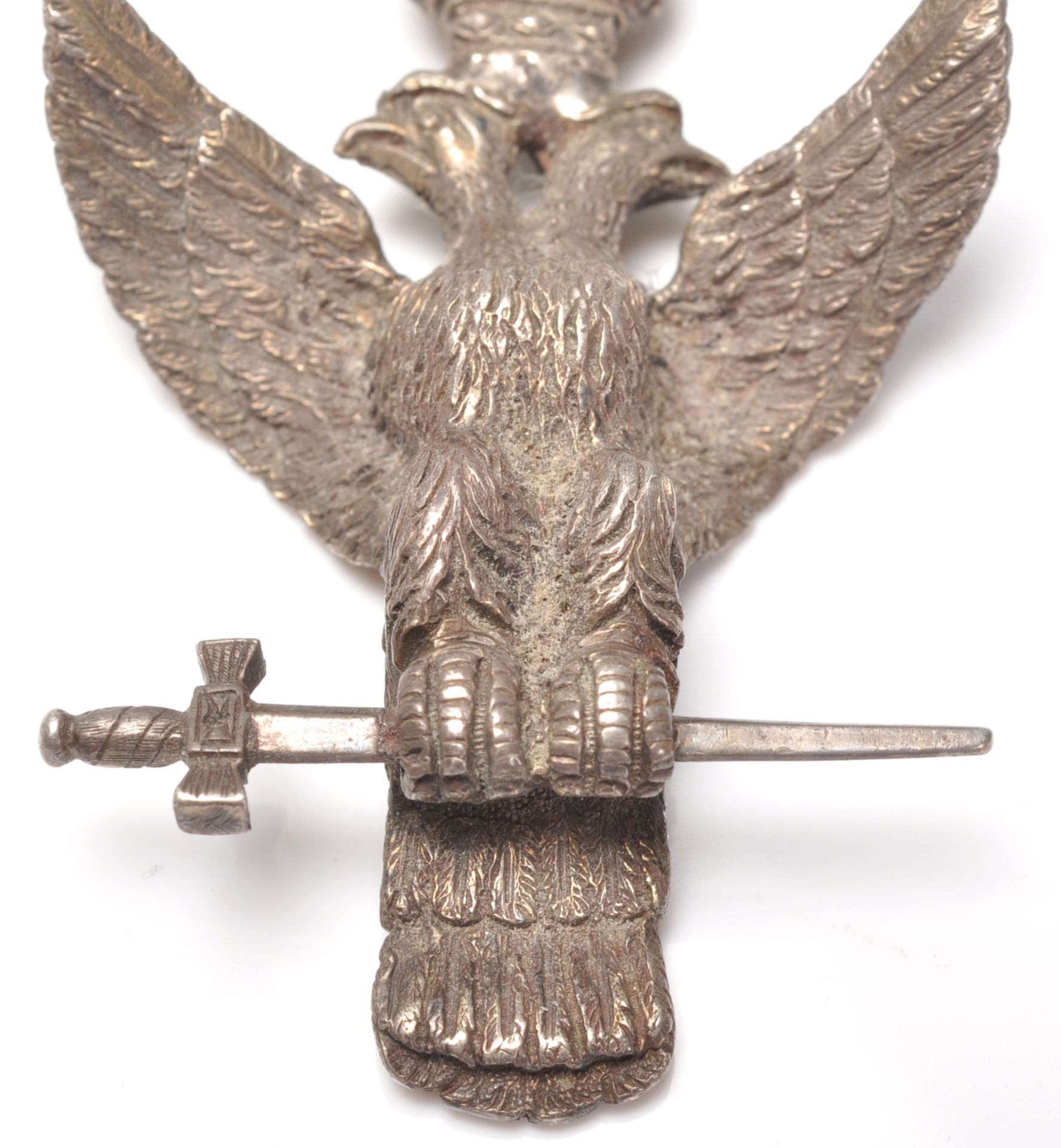 A 20th century cast metal Masonic double headed eagle medal modelled with a crown and holding a - Bild 5 aus 6