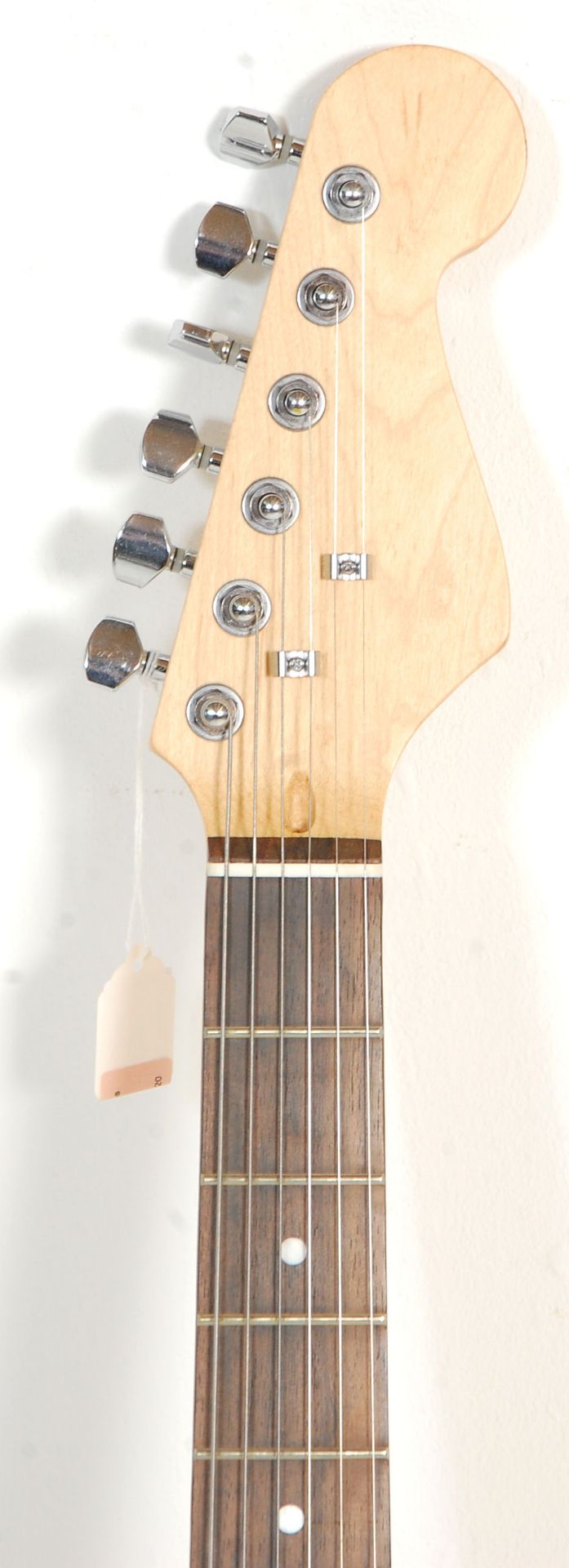 A good Fender Stratocaster style six string electric guitar having three control knobs with a - Bild 7 aus 7