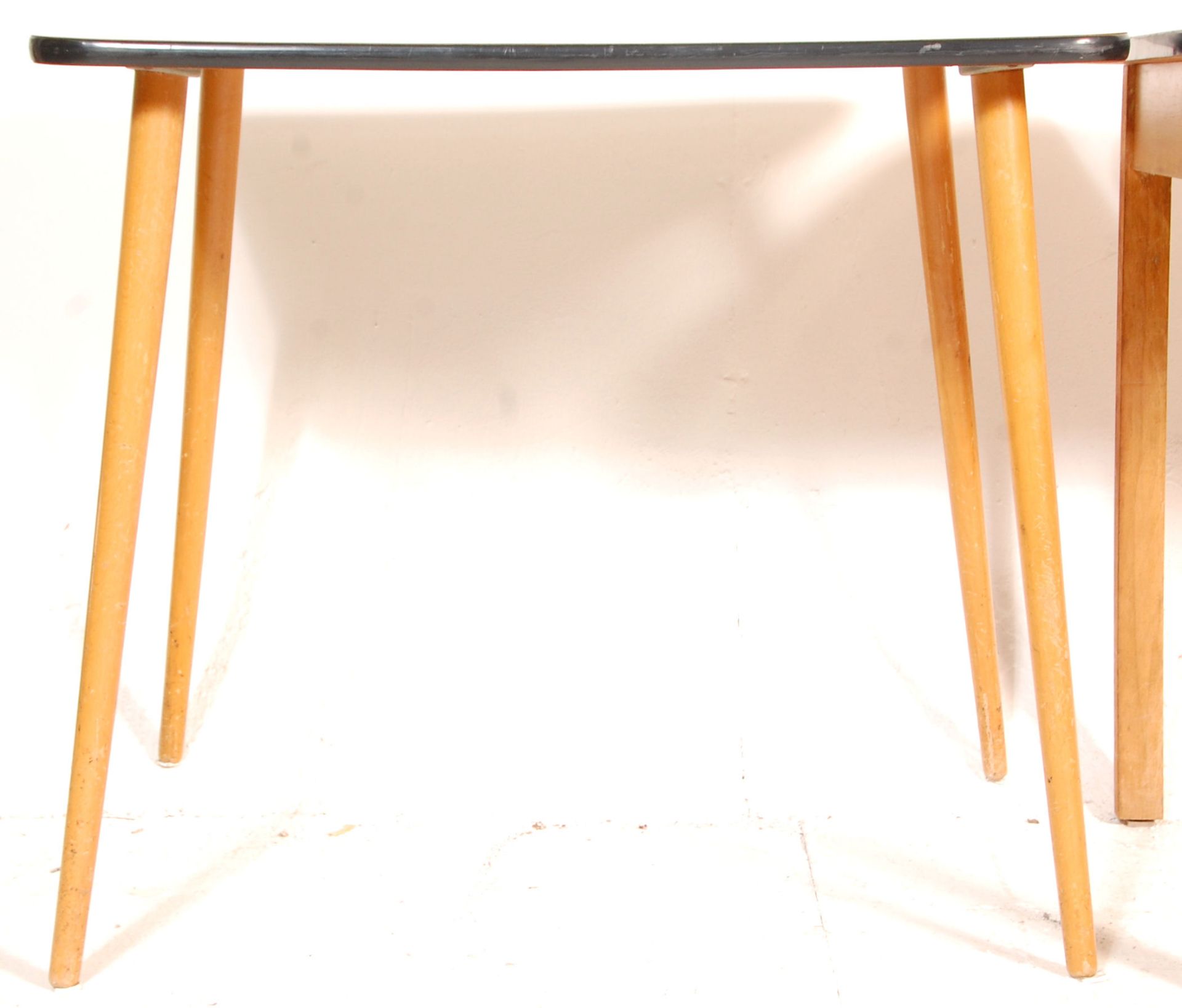 Two vintage retro mid 20th Century 1960's melamine topped tables each being raised on tapering beech - Bild 4 aus 6