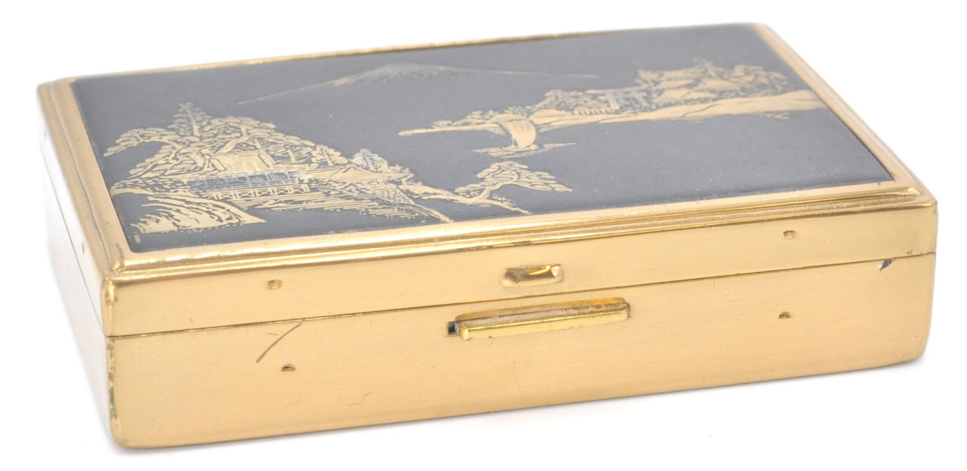 A good vintage 20th Century musical compact by B.S.B having a Japanese scene atop with mount Fuji in - Bild 3 aus 8