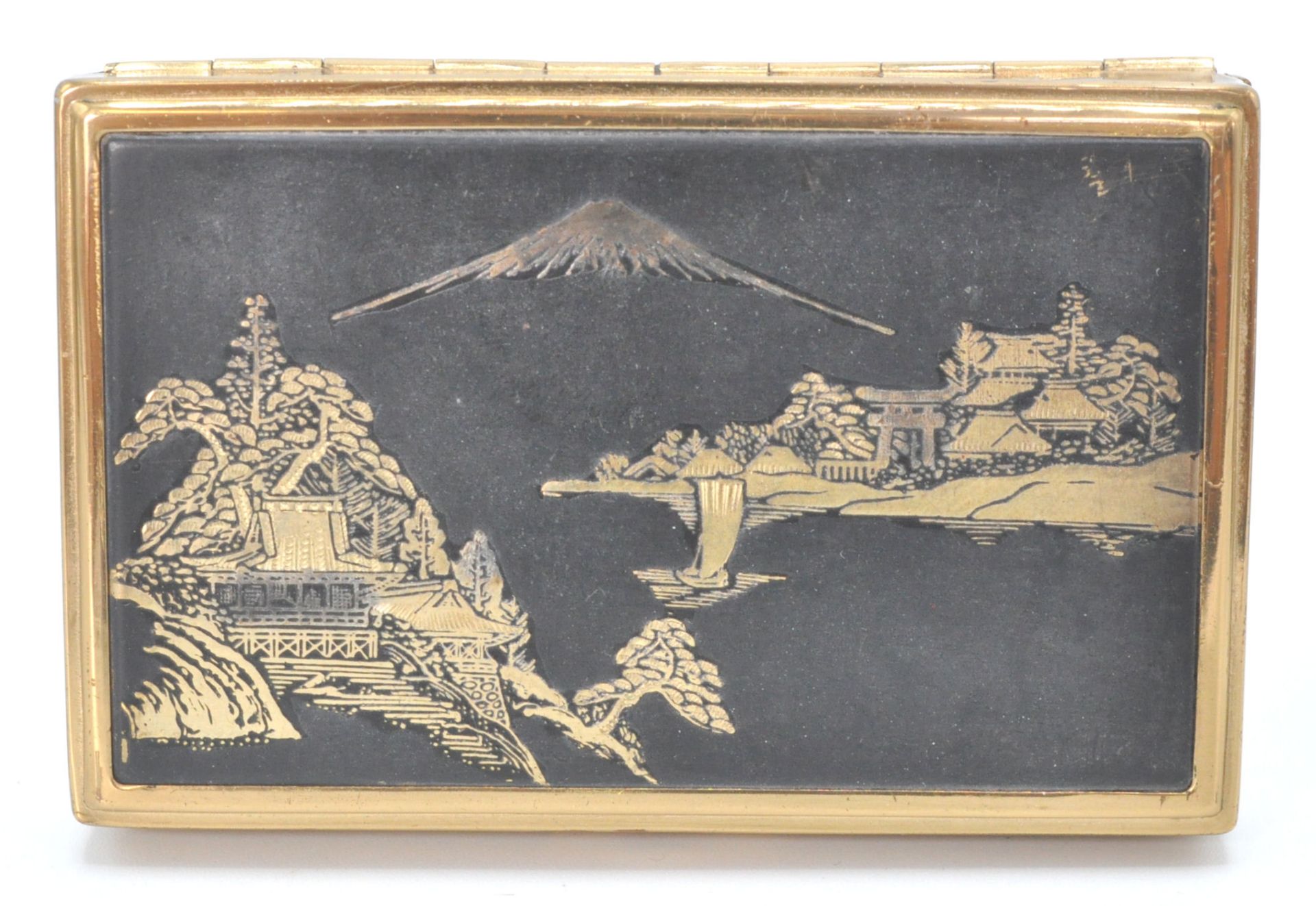 A good vintage 20th Century musical compact by B.S.B having a Japanese scene atop with mount Fuji in - Bild 2 aus 8